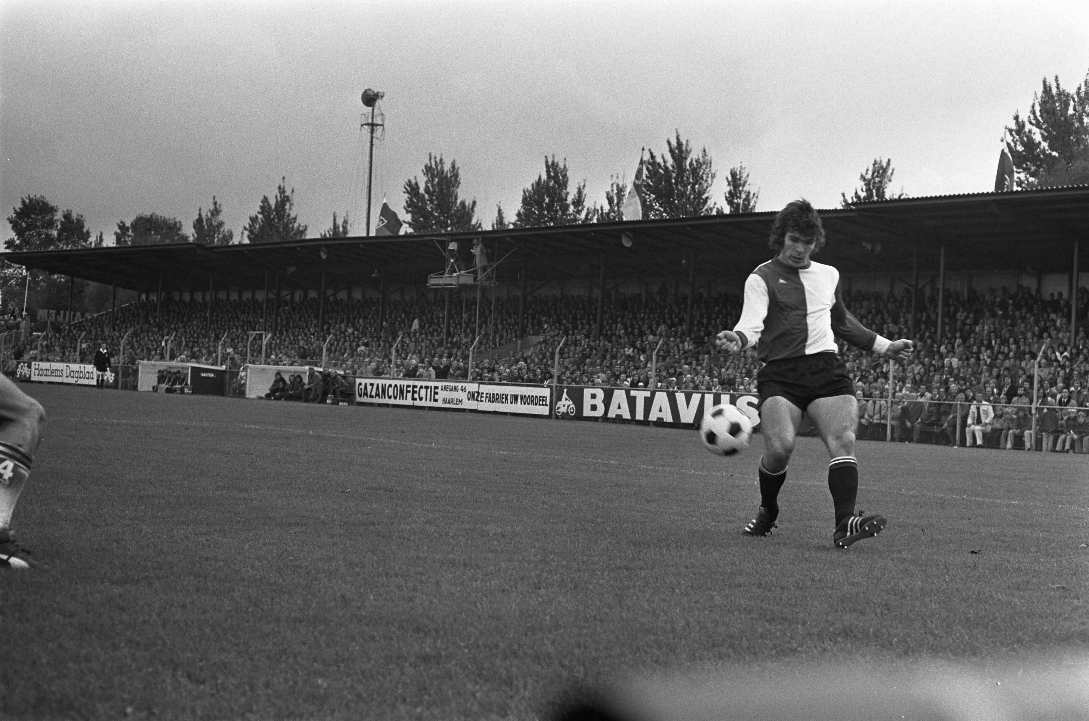 Fotocollectie Anefo — Haarlem tegen Feyenoord 0-3, spelmomenten — Foto: Peters, Hans / Anefo. Licentie: Set B: Rechtenvrij / Publiek Domein. Bron: Nationaal Archief. http://hdl.handle.net/10648/ac567d0e-d0b4-102d-bcf8-003048976d84