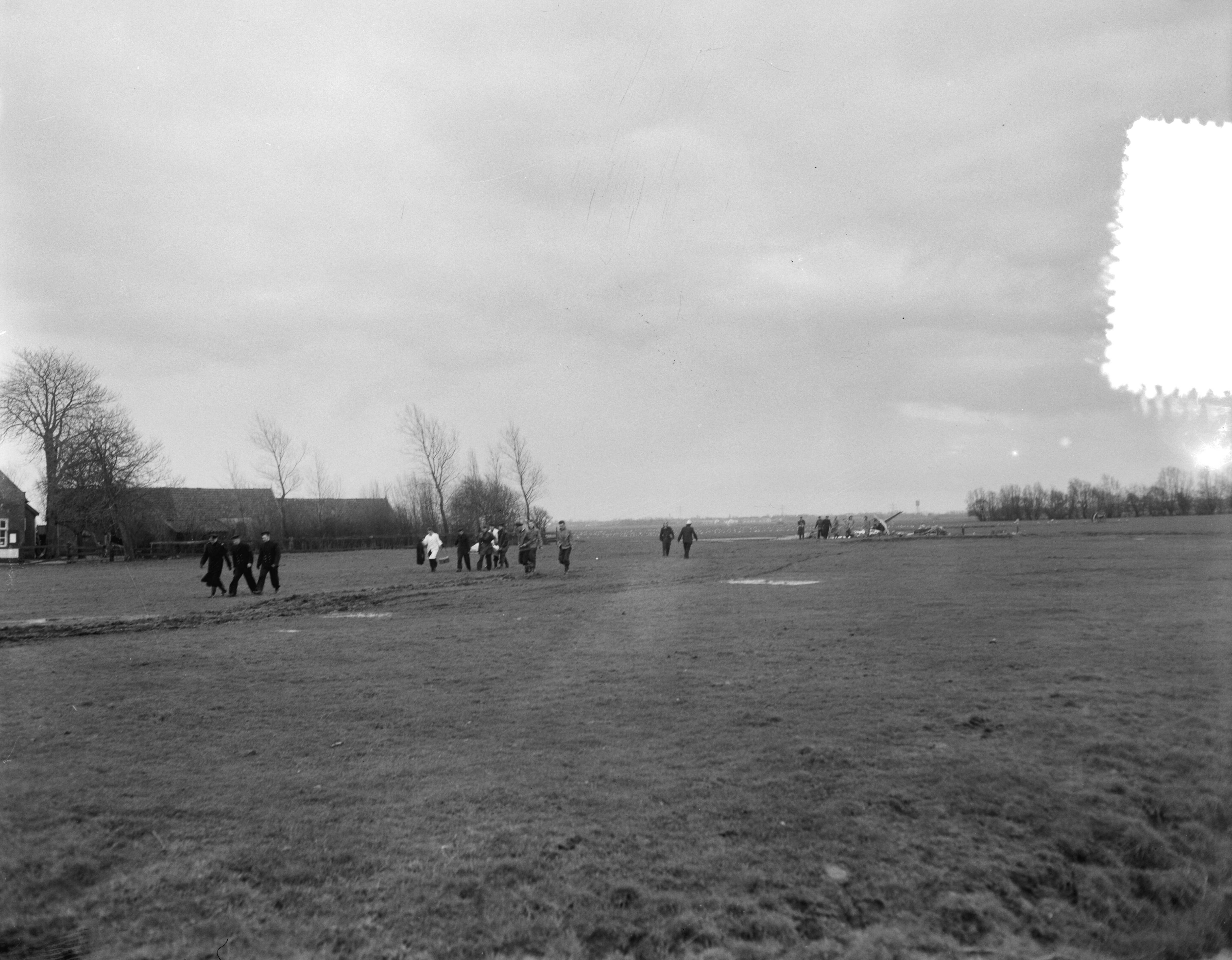 Fotocollectie Anefo — Vliegtuigongeluk. Fairey Firefly lesvliegtuig van de Marine Luchtvaardienst verongelukt te Wassenaar — Foto: Pot, Harry / Anefo. Licentie: Set B: Rechtenvrij / Publiek Domein. Bron: Nationaal Archief. http://hdl.handle.net/10648/a958190a-d0b4-102d-bcf8-003048976d84