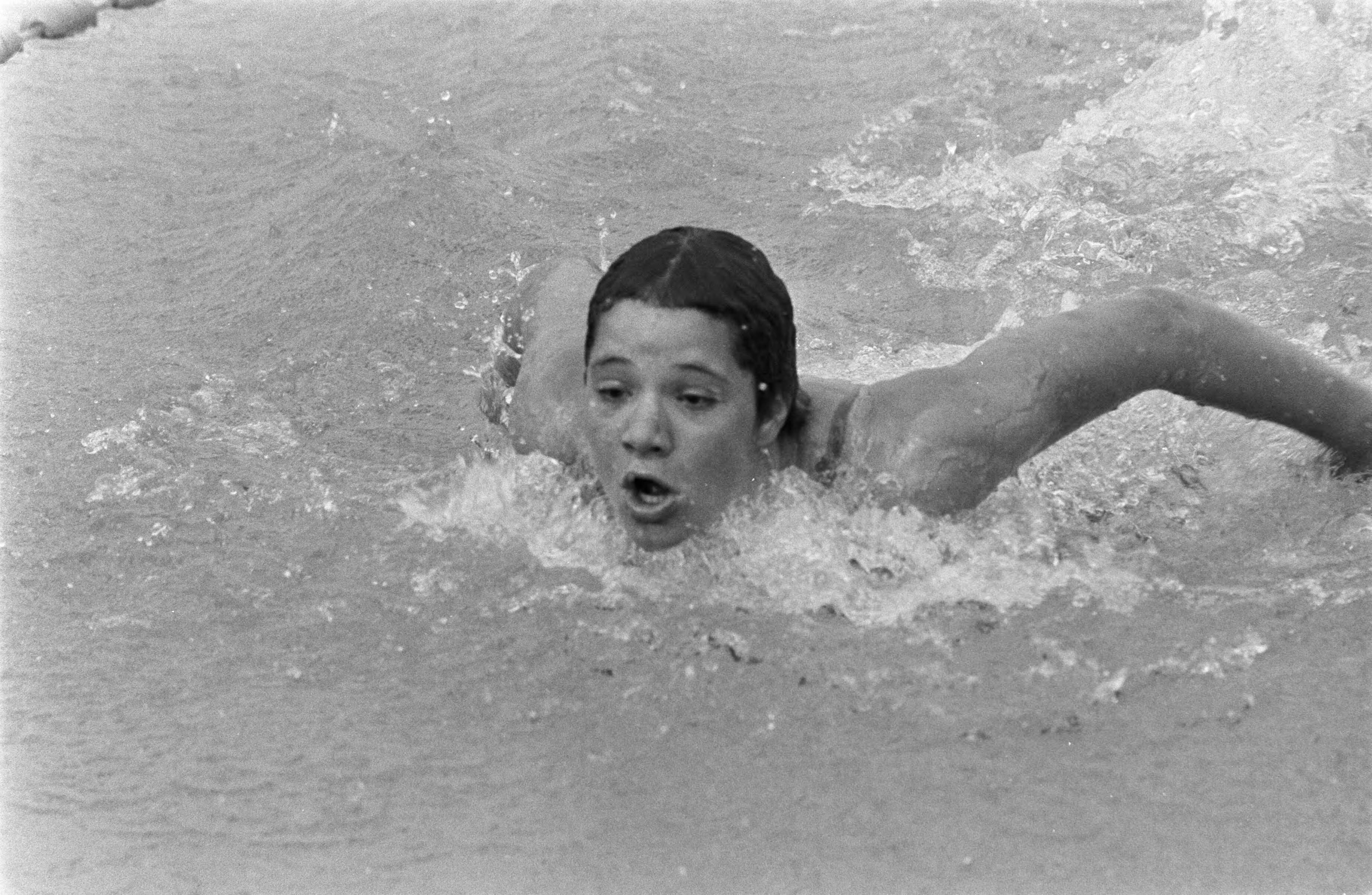 Fotocollectie Anefo — Nationale zwemkampioenschappen zwemmen, Leeuwarden — Foto: Verhoeff, Bert / Anefo. Licentie: Set B: Rechtenvrij / Publiek Domein. Bron: Nationaal Archief. http://hdl.handle.net/10648/ab9d5e28-d0b4-102d-bcf8-003048976d84