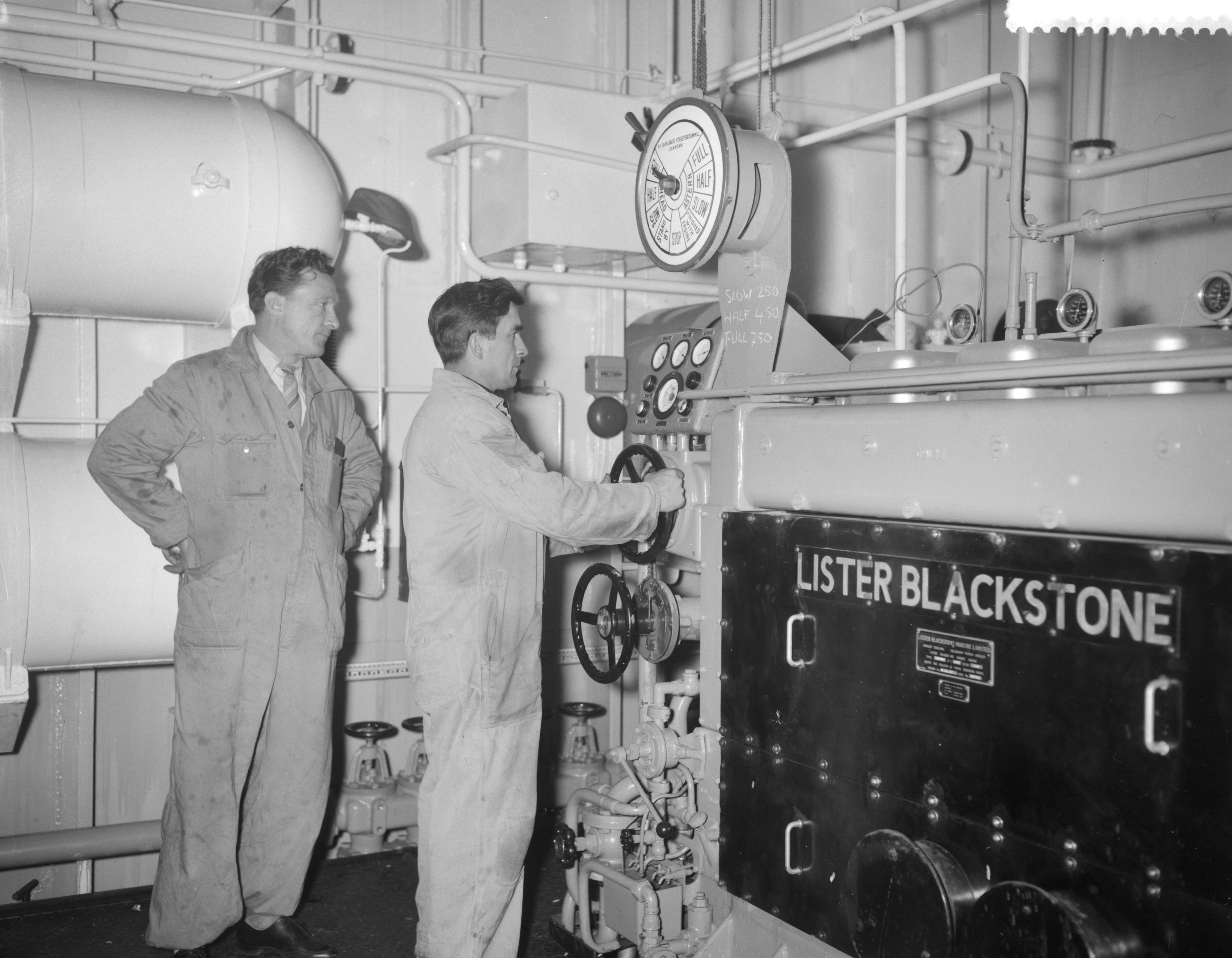 Fotocollectie Anefo — Tewaterlating kustvaarder "Castor Consol" bij de Zaanlandse Scheepsbouw Maatschappij — Foto: Bilsen, Joop van / Anefo. Licentie: Set B: Rechtenvrij / Publiek Domein. Bron: Nationaal Archief. http://hdl.handle.net/10648/a9aa5daa-d0b4-102d-bcf8-003048976d84
