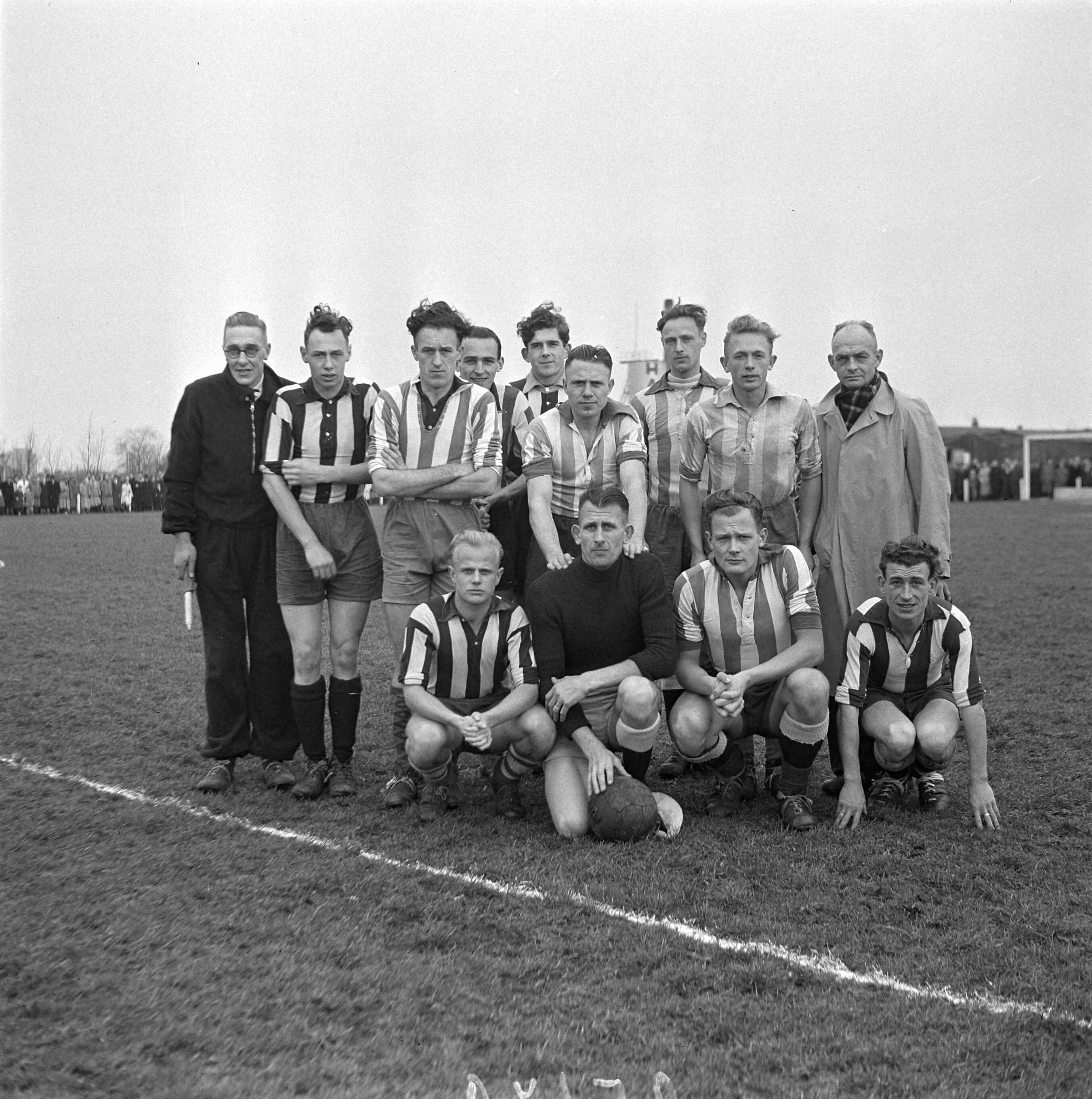 Fotocollectie Anefo — Voetbal. WFC tegen Spartaan 0-2. Elftal WFC — Foto: Valk, […] van der / Anefo. Licentie: Set B: Rechtenvrij / Publiek Domein. Bron: Nationaal Archief. http://hdl.handle.net/10648/a8b0f058-d0b4-102d-bcf8-003048976d84