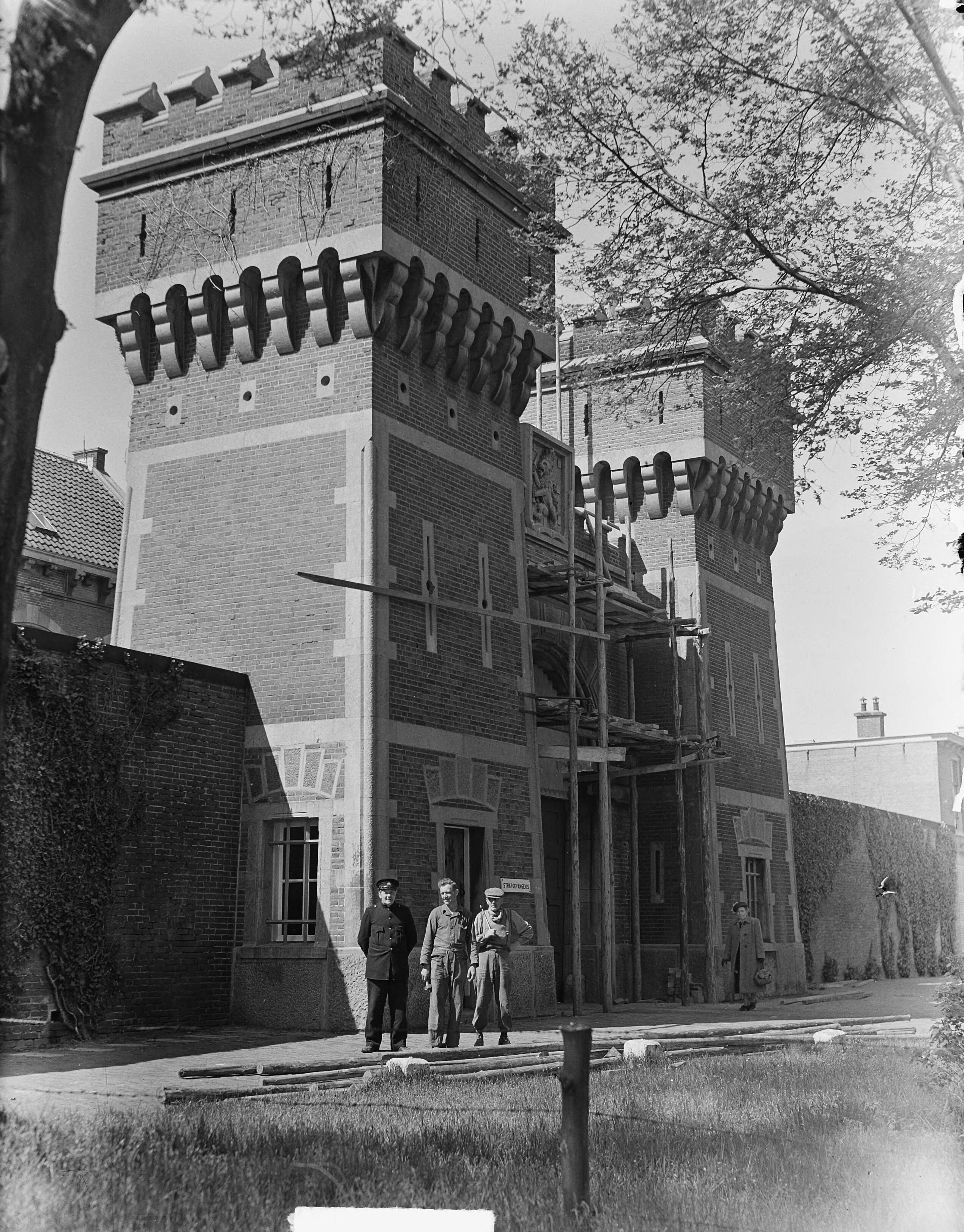 Fotocollectie Anefo — Gevangenis Scheveningen — Foto: Oorschot, […] van / Anefo. Licentie: Set B: Rechtenvrij / Publiek Domein. Bron: Nationaal Archief. http://hdl.handle.net/10648/a8d835d2-d0b4-102d-bcf8-003048976d84