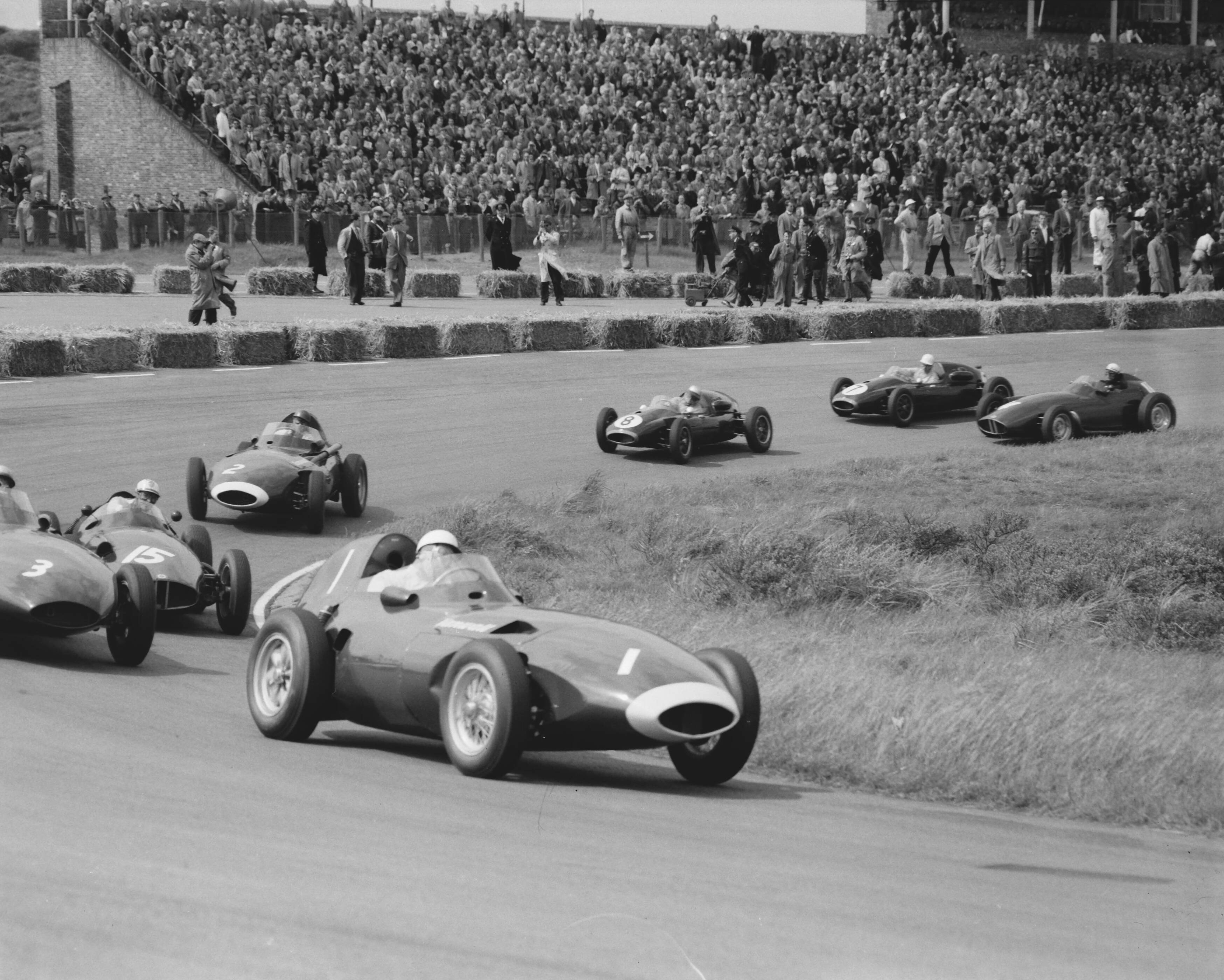 Fotocollectie Anefo — Grote prijs van Nederland [Grand Prix Formule 1] op het circuit van Zandvoort — Foto: Pot, Harry / Anefo. Licentie: Set B: Rechtenvrij / Publiek Domein. Bron: Nationaal Archief. http://hdl.handle.net/10648/a97cc66a-d0b4-102d-bcf8-003048976d84