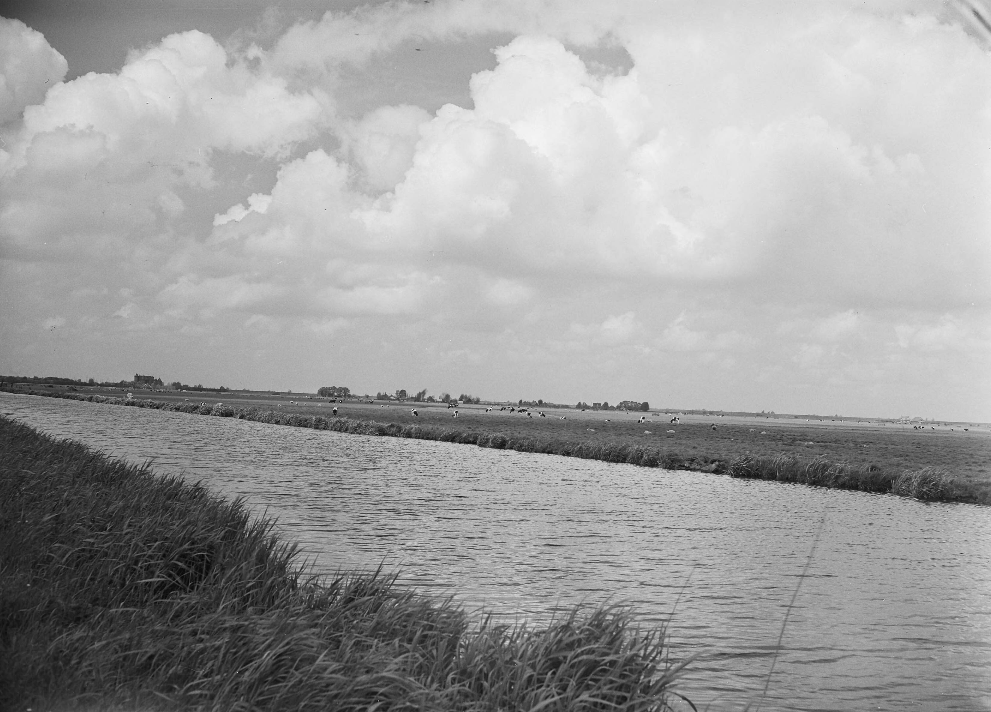 Fotocollectie Nederlandse Heidemaatschappij — Hollands landschap onder Zoetermeer — Foto: Eyssen, [...] / Heidemij. Licentie: Set B: Rechtenvrij / Publiek Domein. Bron: Nationaal Archief. http://hdl.handle.net/10648/ae7b89bc-d0b4-102d-bcf8-003048976d84
