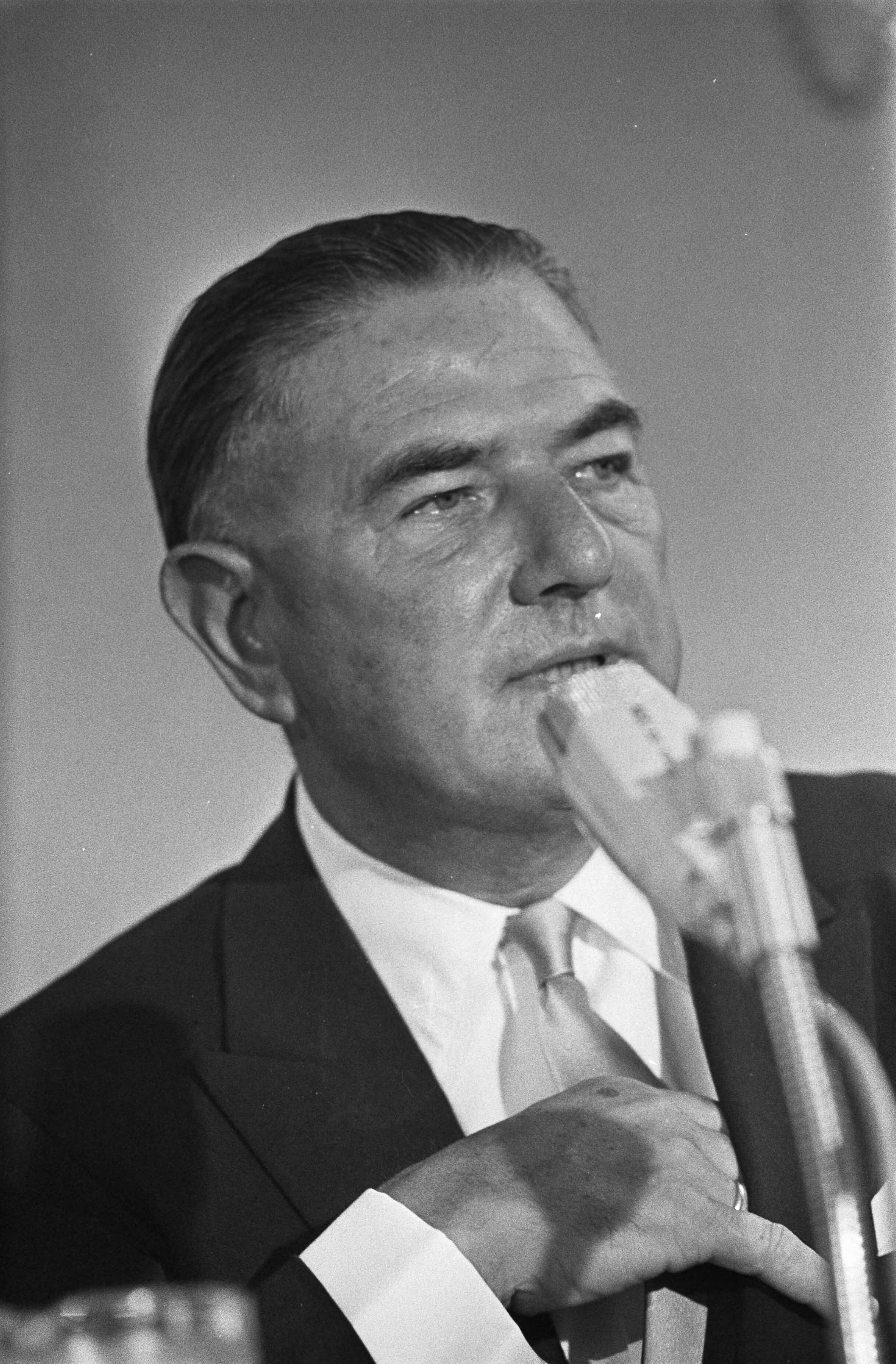 Fotocollectie Anefo — Persconferentie Verolme-NDSM in Den Haag . Dhr. C. Verolme — Foto: Kroon, Ron / Anefo. Licentie: Set B: Rechtenvrij / Publiek Domein. Bron: Nationaal Archief. http://hdl.handle.net/10648/ab467cac-d0b4-102d-bcf8-003048976d84