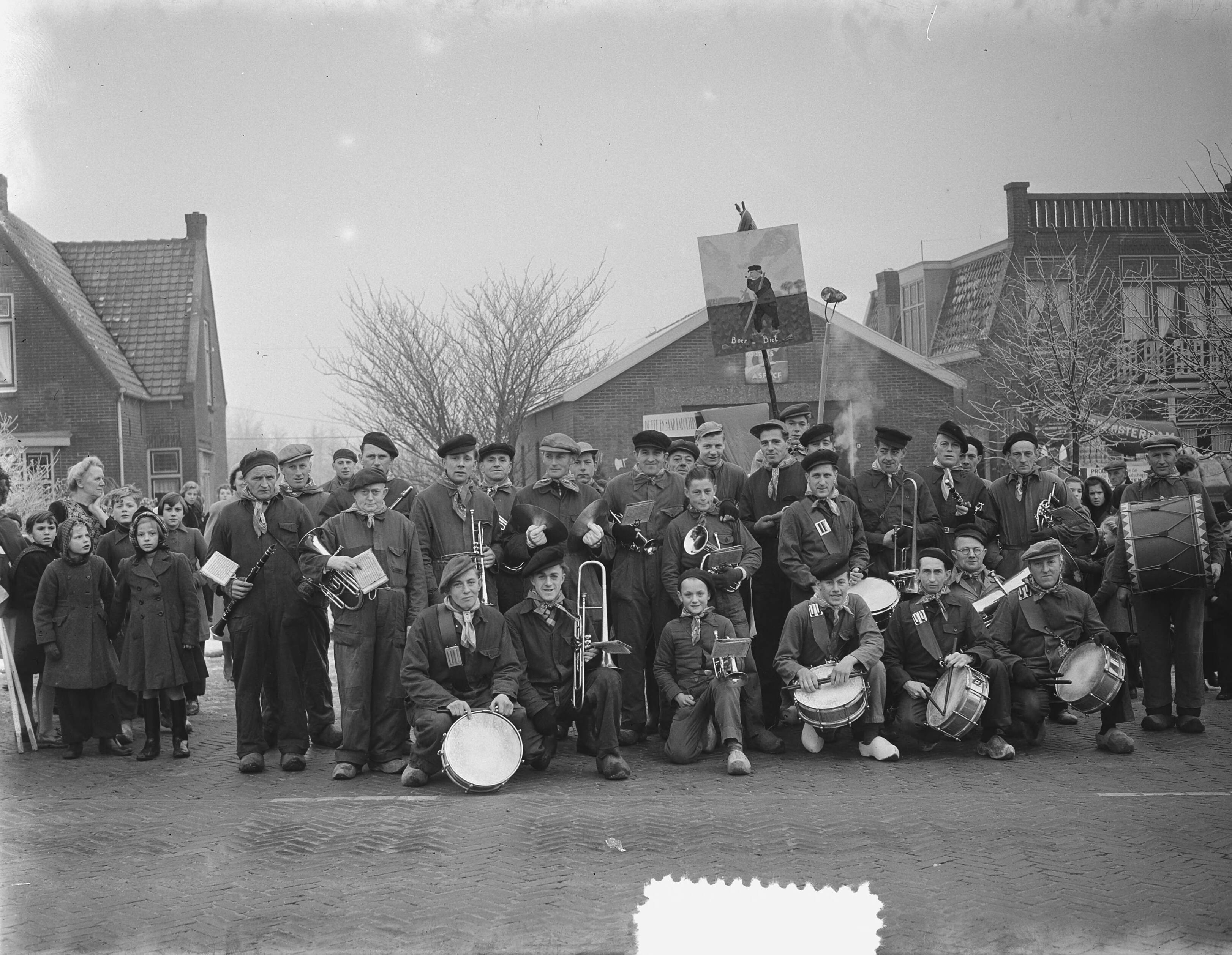 Bietenkoningin Hazerswoude — Foto: Bilsen, Joop van / Anefo. — Licentie: Set B: Rechtenvrij / Publiek Domein. Bron: Nationaal Archief. http://hdl.handle.net/10648/a9035a96-d0b4-102d-bcf8-003048976d84