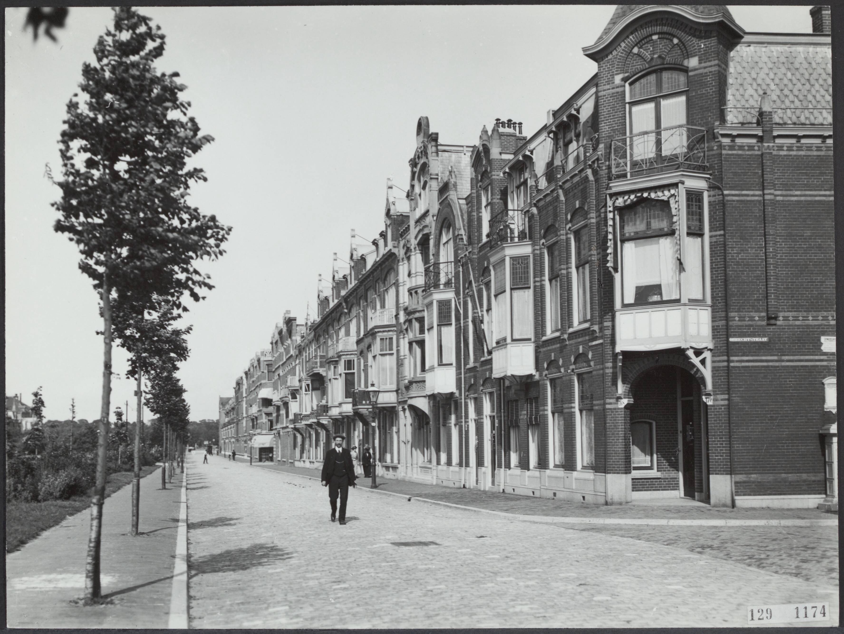 Fotocollectie Rijksvoorlichtingsdienst Eigen — Den Haag. Obrechtstraat en omgeving — Foto: Fotodienst Gemeente Den Haag. Licentie: Set B: Rechtenvrij / Publiek Domein. Bron: Nationaal Archief. http://hdl.handle.net/10648/af48e420-d0b4-102d-bcf8-003048976d84