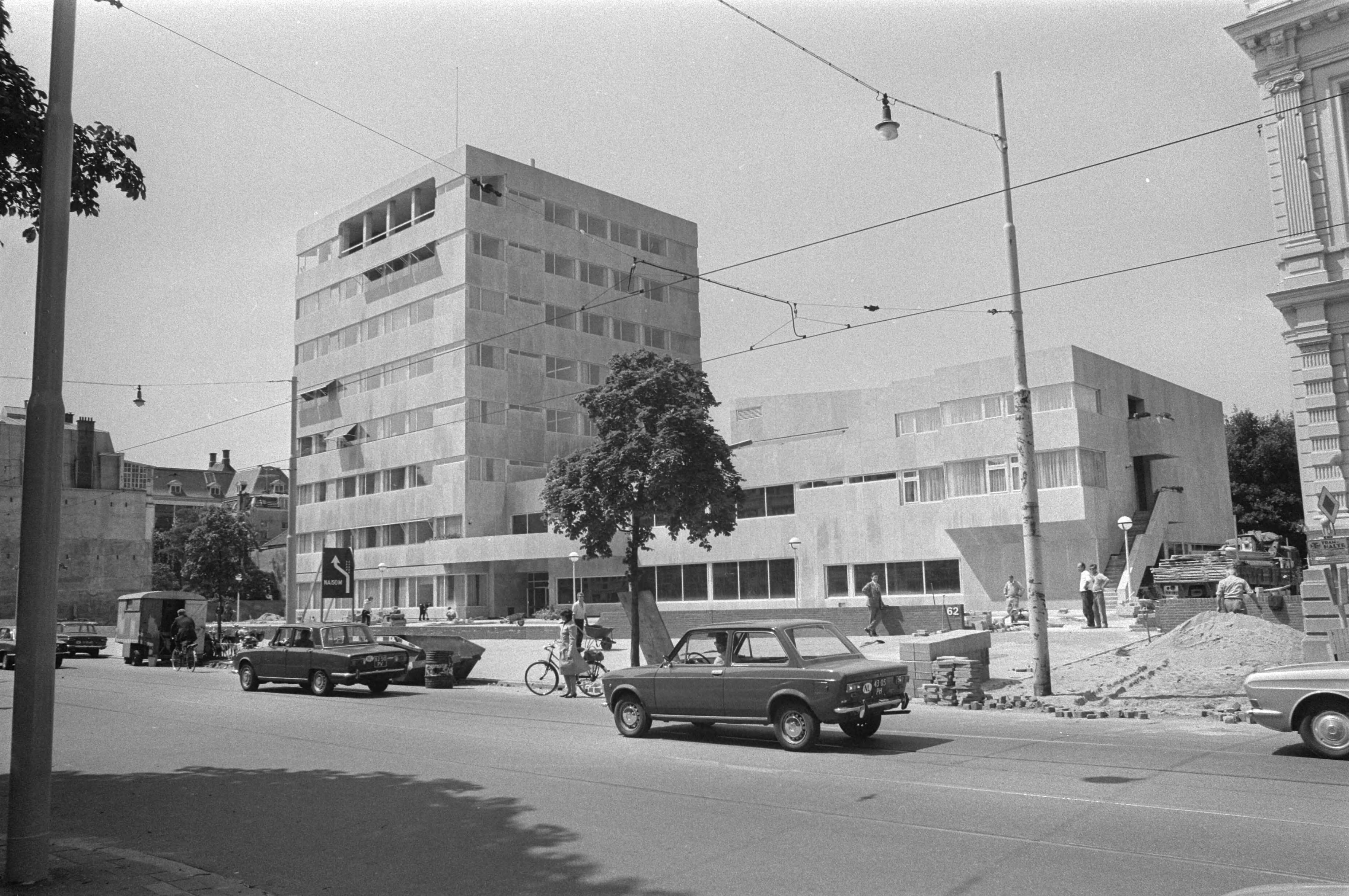 Fotocollectie Anefo — Nieuw SER-gebouw aan Bezuidenhoutseweg 60, Den Haag , exterieur — Foto: Mieremet, Rob / Anefo. Licentie: Set B: Rechtenvrij / Publiek Domein. Bron: Nationaal Archief. http://hdl.handle.net/10648/abc4d9e4-d0b4-102d-bcf8-003048976d84