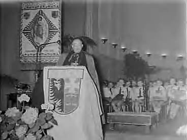 Fotocollectie Anefo — Viering Gouden Feest van de Interdiocesane Katholieke Middenstandsbond in het Concertgebouw Haarlem — Foto: Rossem, Wim van / Anefo. Licentie: Set B: Rechtenvrij / Publiek Domein. Bron: Nationaal Archief. http://hdl.handle.net/10648/a9604af8-d0b4-102d-bcf8-003048976d84