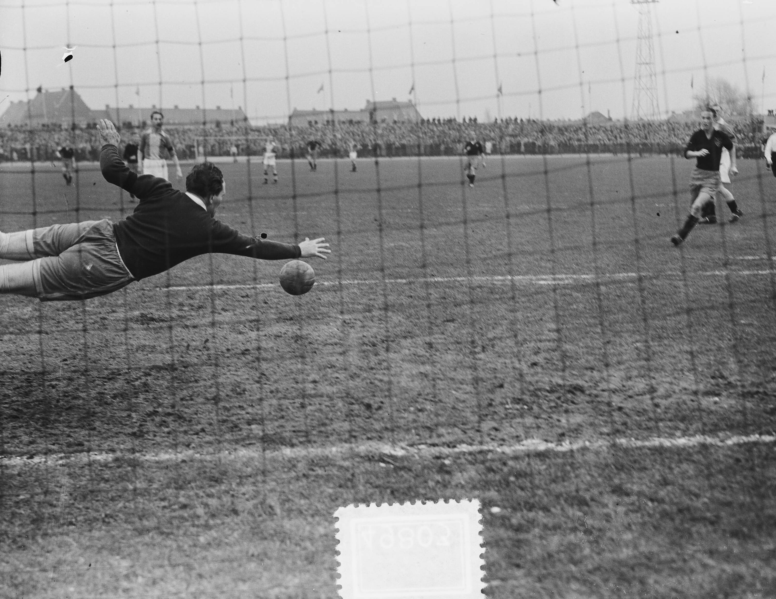 Fotocollectie Anefo — Voetbal. Haarlem tegen Go Ahead 3-2. Spelmoment — Foto: Oorschot, […] van / Anefo. Licentie: Set B: Rechtenvrij / Publiek Domein. Bron: Nationaal Archief. http://hdl.handle.net/10648/a8f5db8c-d0b4-102d-bcf8-003048976d84