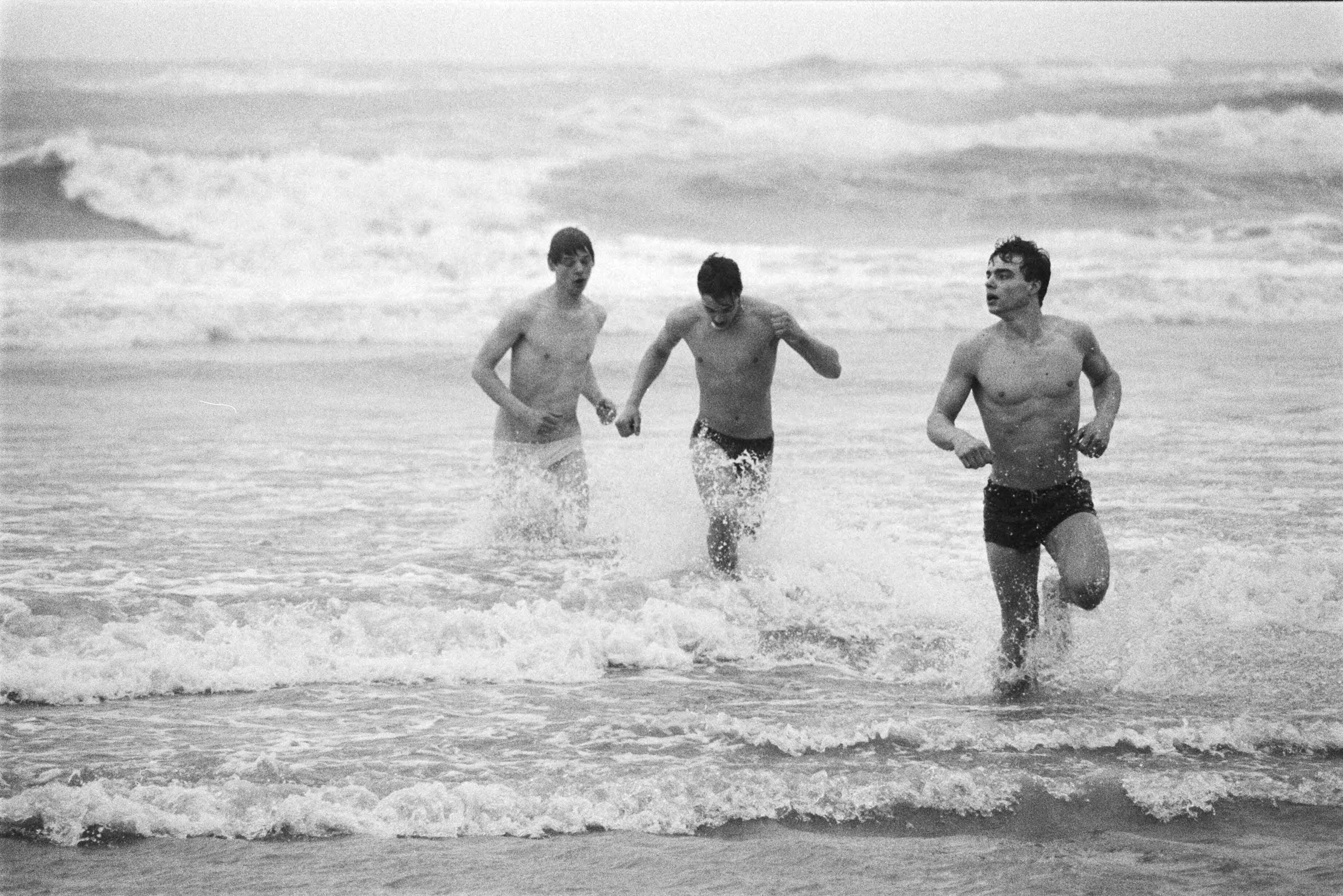 Fotocollectie Anefo — Nieuwjaarsduik in Zandvoort — Foto: Croes, Rob C. / Anefo. Licentie: Set B: Rechtenvrij / Publiek Domein. Bron: Nationaal Archief. http://hdl.handle.net/10648/ad32c732-d0b4-102d-bcf8-003048976d84