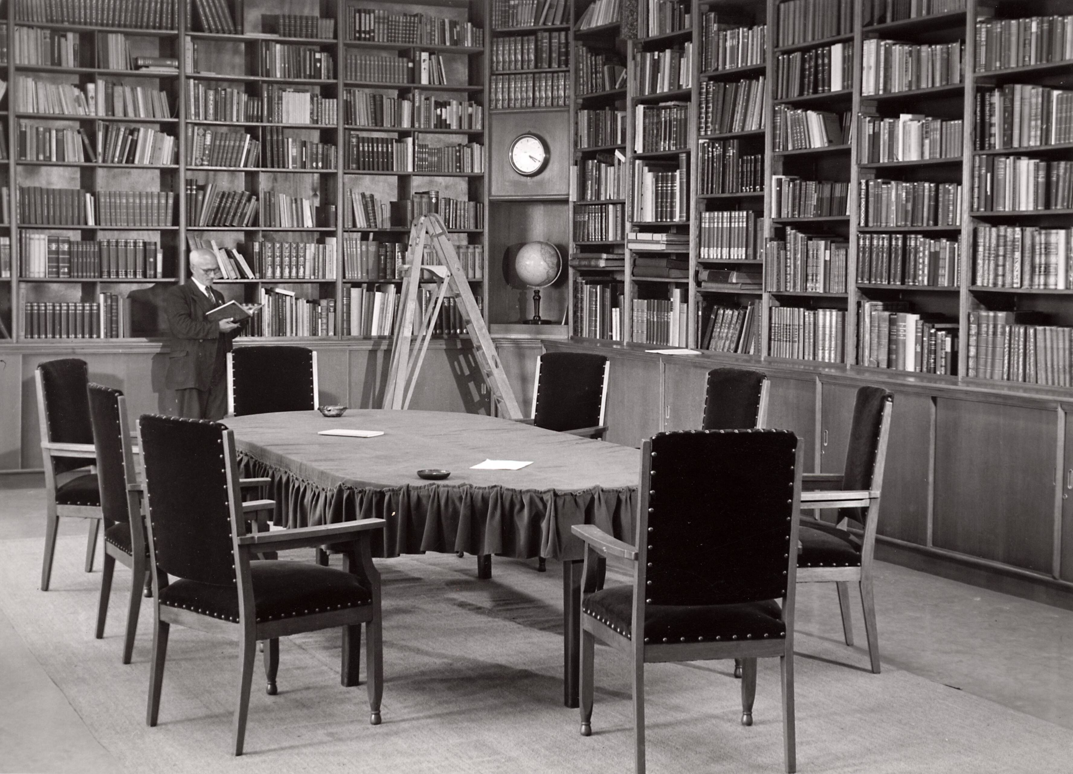 Collectie nader te bepalen — [Serie: Drukkerij N.V. Spaarnestad] [bibliotheek] — Foto: Fotograaf Onbekend / Fotobureau onbekend / Spaarnestad Photo (05887). Licentie: Set B: Rechtenvrij / Publiek Domein. Bron: Nationaal Archief. http://hdl.handle.net/10648/35429da6-3f62-a382-e063-6df0900a6686