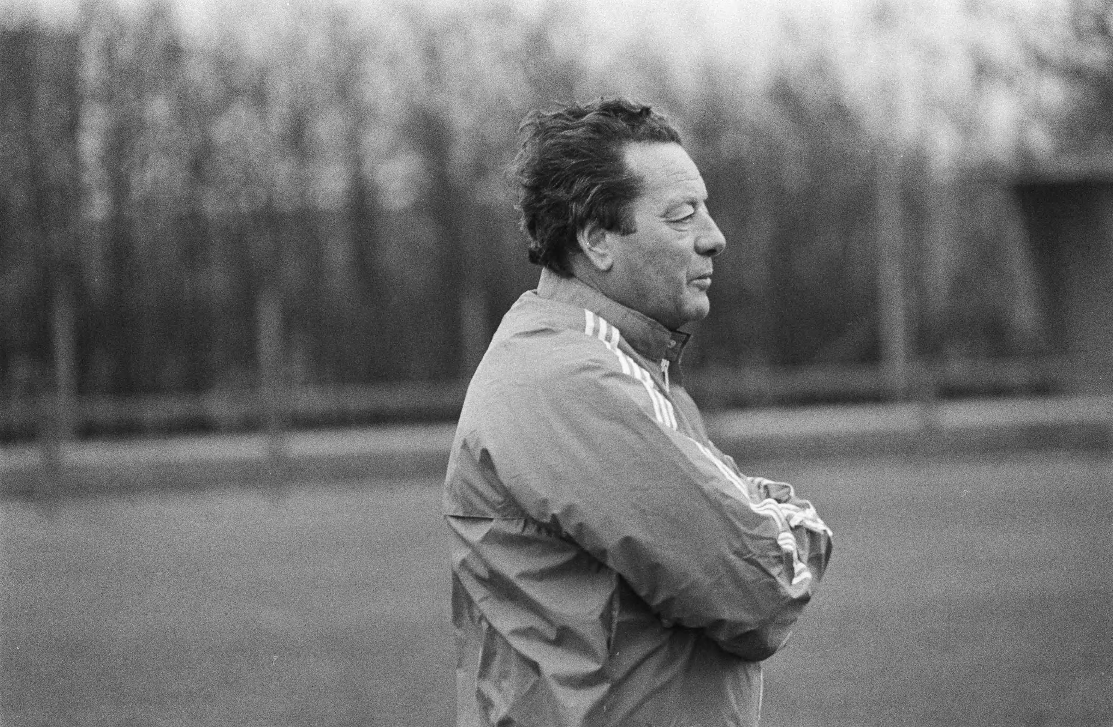 Fotocollectie Anefo — Training Belgisch nationale voetbalelftal in Mechelen voor de wedstrijd woensdag tegen Nederland (voorronde WK) Belgische bondscoach Guy Thijs — Foto: Dijk, Hans van / Anefo. Licentie: Set B: Rechtenvrij / Publiek Domein. Bron: Nationaal Archief. http://hdl.handle.net/10648/ad7a3fcc-d0b4-102d-bcf8-003048976d84