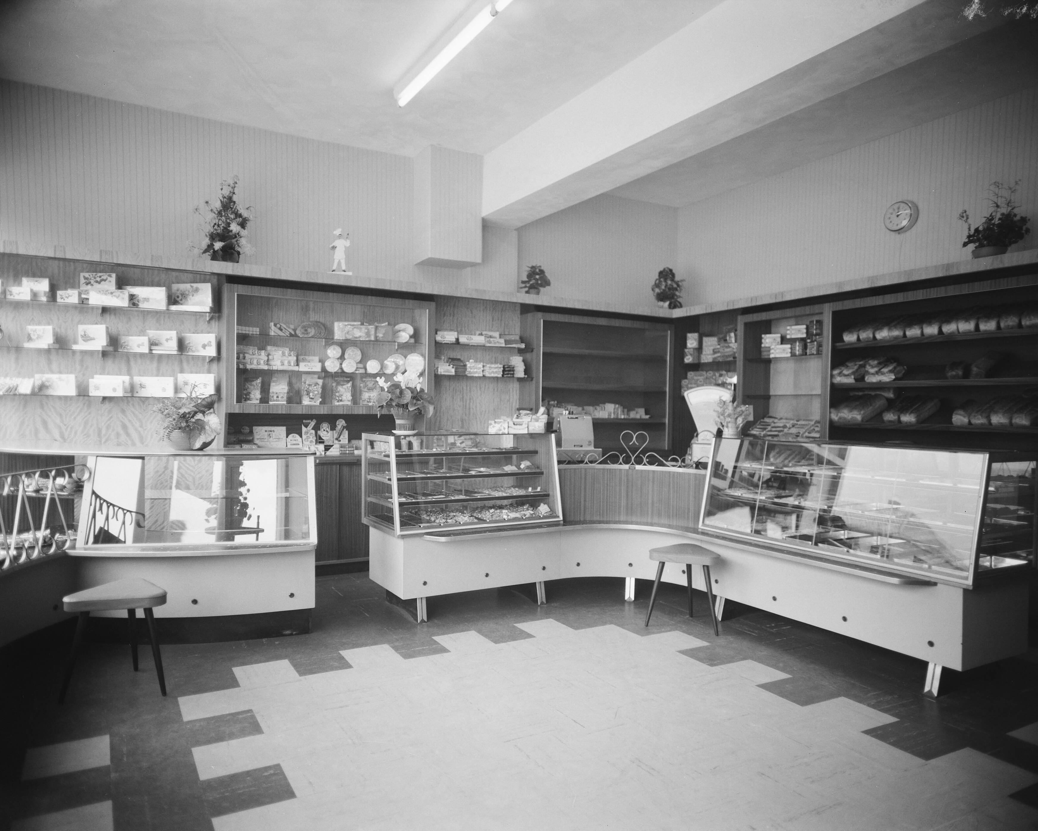 Fotocollectie Anefo — Opdracht Firma Koning te Haarlem — Foto: Pot, Harry / Anefo. Licentie: Set B: Rechtenvrij / Publiek Domein. Bron: Nationaal Archief. http://hdl.handle.net/10648/a96a2bae-d0b4-102d-bcf8-003048976d84