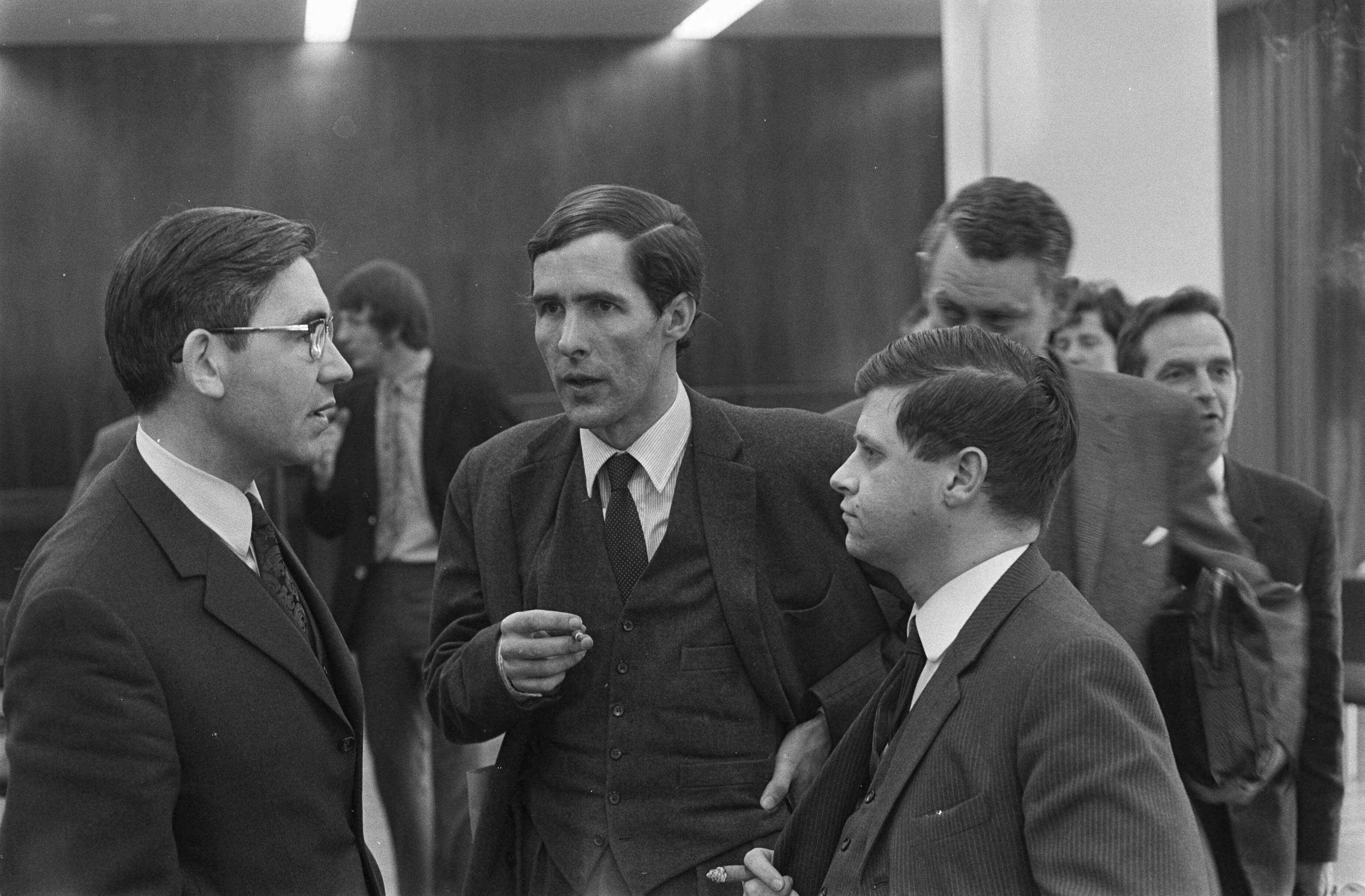 Fotocollectie Anefo — Partijconferentie Anti Revolutionaire Partij te Utrecht in verband met komende verkiezingen. W. in 't Veld, P.J.A. Idenburg, D.Th. Kuiper — Foto: Evers, Joost / Anefo. Licentie: Set B: Rechtenvrij / Publiek Domein. Bron: Nationaal Archief. http://hdl.handle.net/10648/ab8d2620-d0b4-102d-bcf8-003048976d84