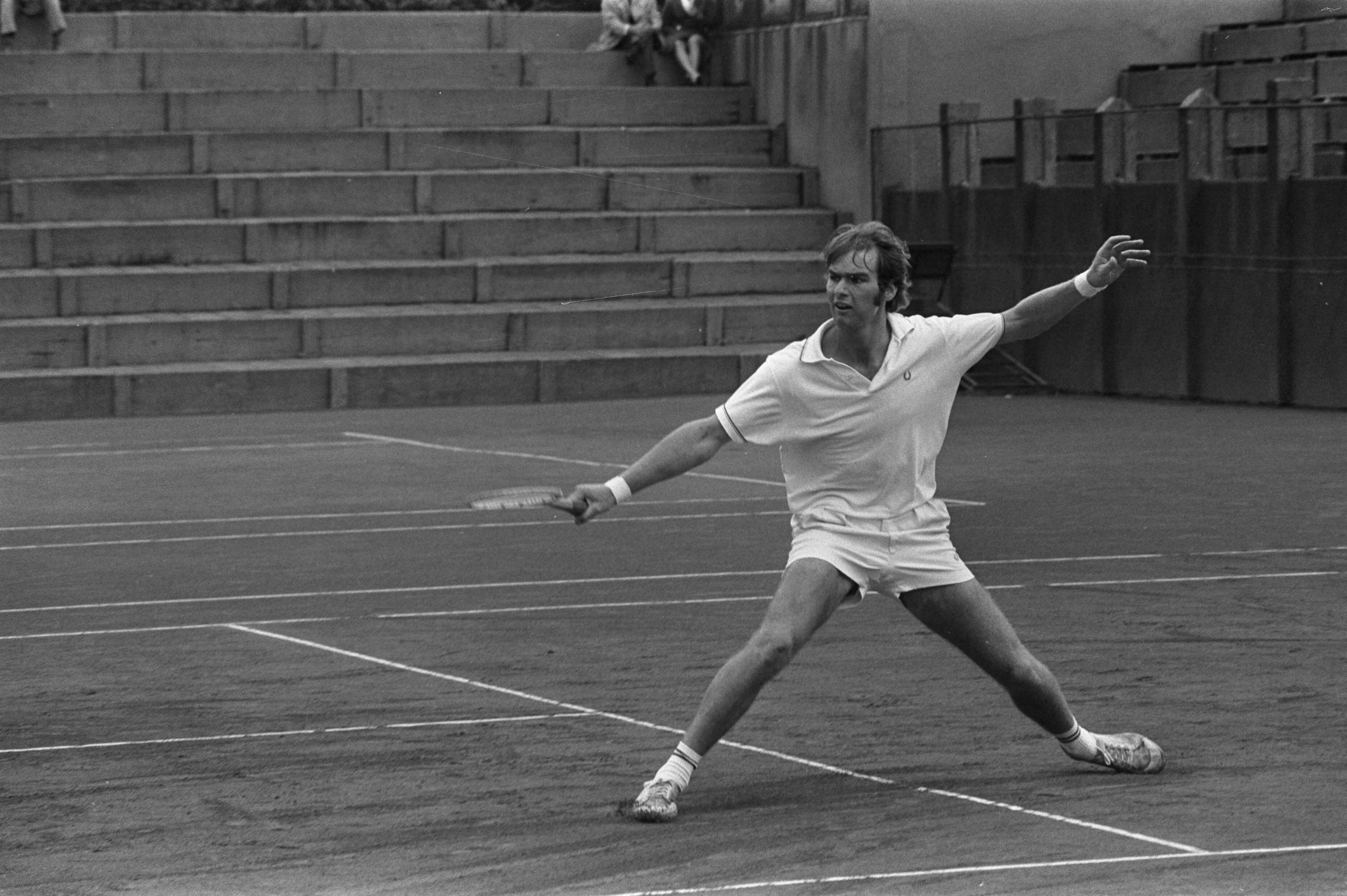 Fotocollectie Anefo — Nationale kampioenschappen, Scheveningen, vervolg 237490; Emmes in aktie — Foto: Mieremet, Rob / Anefo. Licentie: Set B: Rechtenvrij / Publiek Domein. Bron: Nationaal Archief. http://hdl.handle.net/10648/aba0024a-d0b4-102d-bcf8-003048976d84