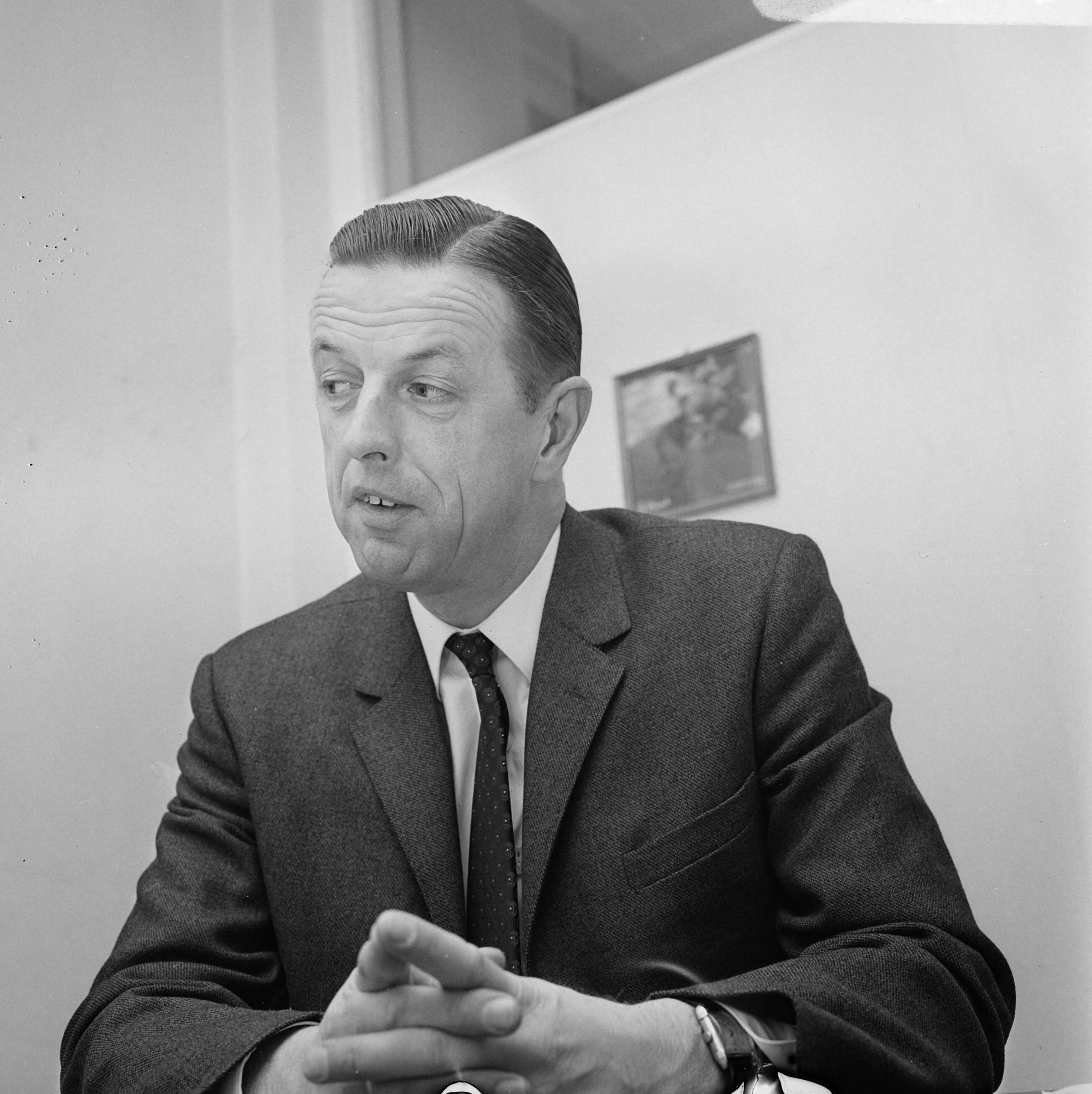 Fotocollectie Anefo — Opdracht Elsevier P. Helder personeelschef Albert Heyn (Zaandam) — Foto: Mieremet, Rob / Anefo. Licentie: Set B: Rechtenvrij / Publiek Domein. Bron: Nationaal Archief. http://hdl.handle.net/10648/ab622a42-d0b4-102d-bcf8-003048976d84