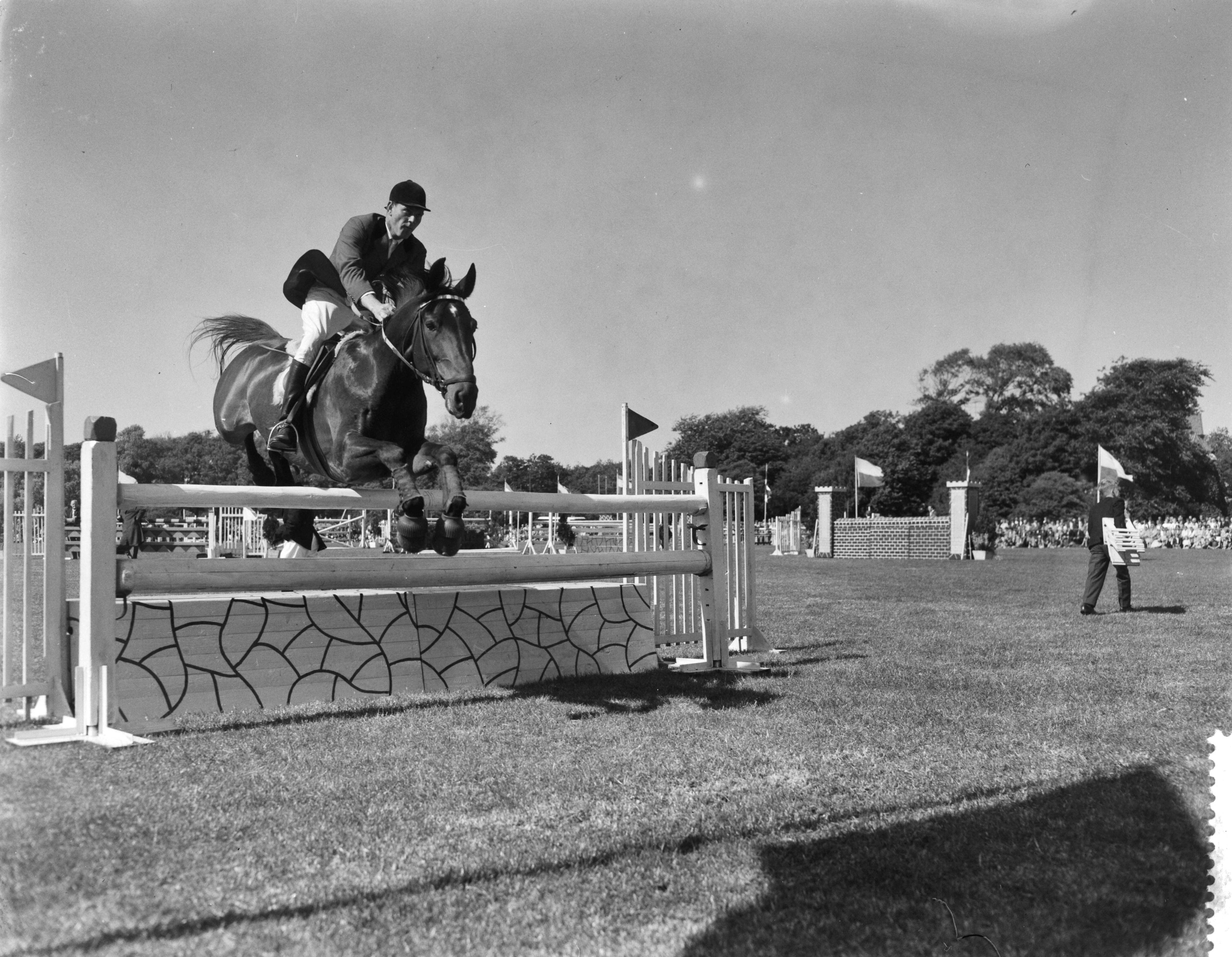 Fotocollectie Anefo — Selectiespringconcours voor het kampioenschap van Nederland in Den Haag , winnaar J. Van Tiel op Heidgrafin — Foto: Behrens, Herbert F. / Anefo. Licentie: Set B: Rechtenvrij / Publiek Domein. Bron: Nationaal Archief. http://hdl.handle.net/10648/a9967ad8-d0b4-102d-bcf8-003048976d84