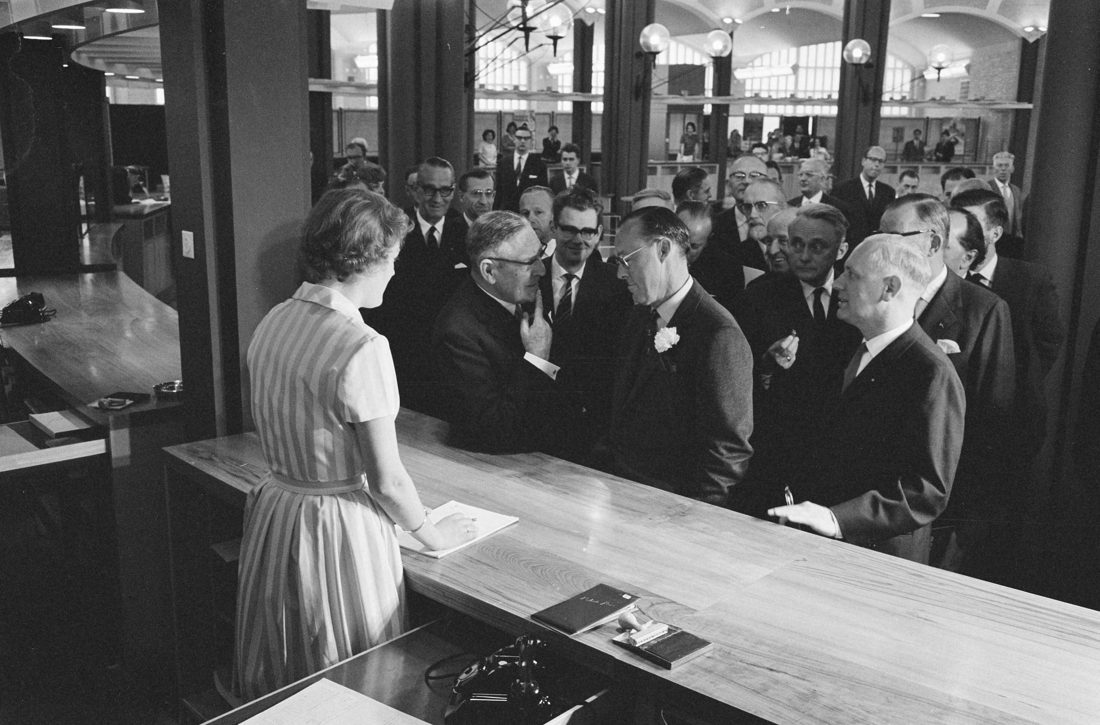 Fotocollectie Anefo — Prins Bernhard opende nieuw gebouw van de ANWB in Den Haag — Foto: Pot, Harry / Anefo. Licentie: Set B: Rechtenvrij / Publiek Domein. Bron: Nationaal Archief. http://hdl.handle.net/10648/aa088ace-d0b4-102d-bcf8-003048976d84