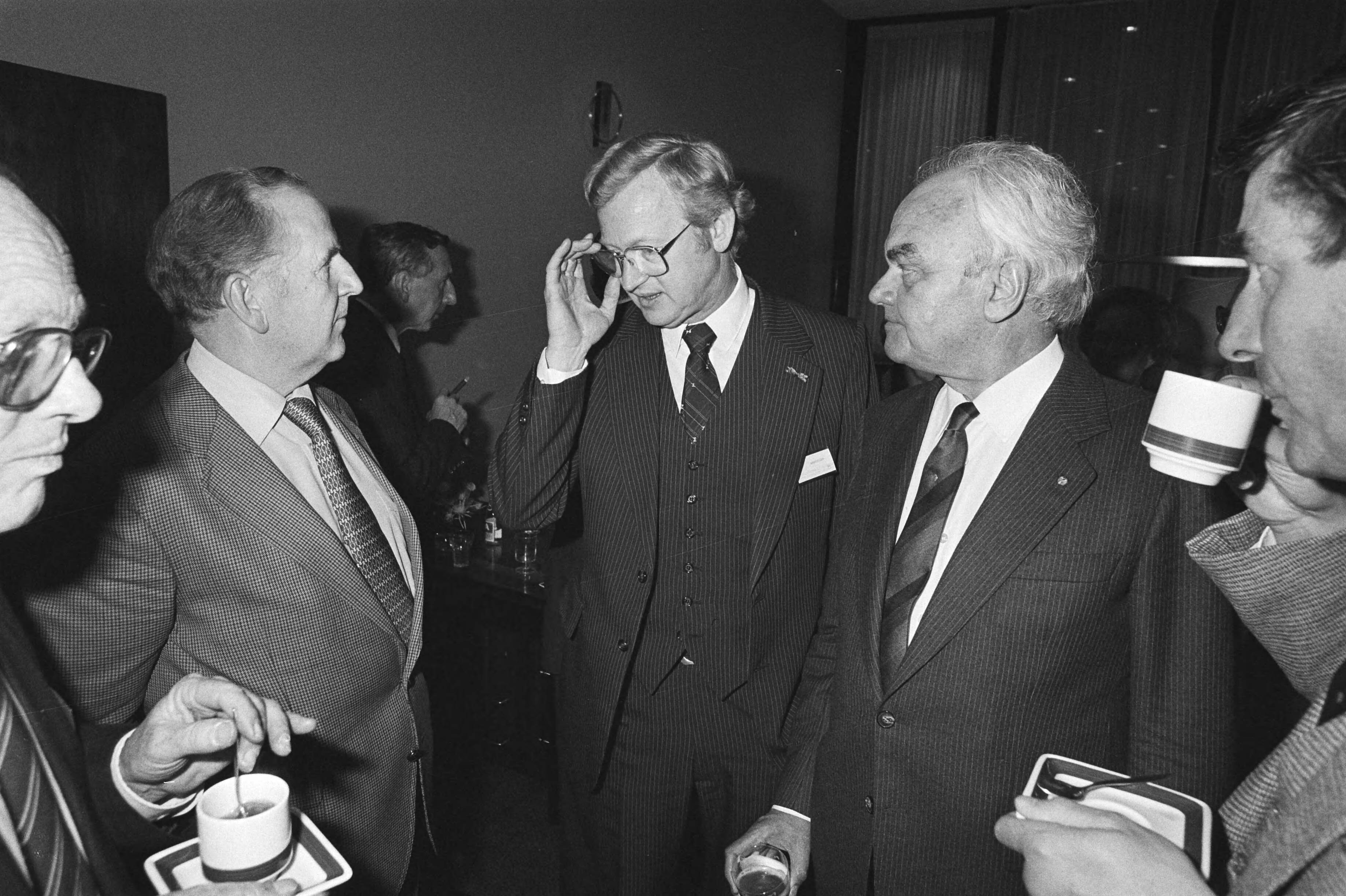 Fotocollectie Anefo — Openbare ledenvergadering Nederlandse Christelijk Werkgeversverbond in Jaarbeurs in Utrecht, Eijkenlenburg — Foto: Antonisse, Marcel / Anefo. Licentie: Set B: Rechtenvrij / Publiek Domein. Bron: Nationaal Archief. http://hdl.handle.net/10648/acfb4000-d0b4-102d-bcf8-003048976d84