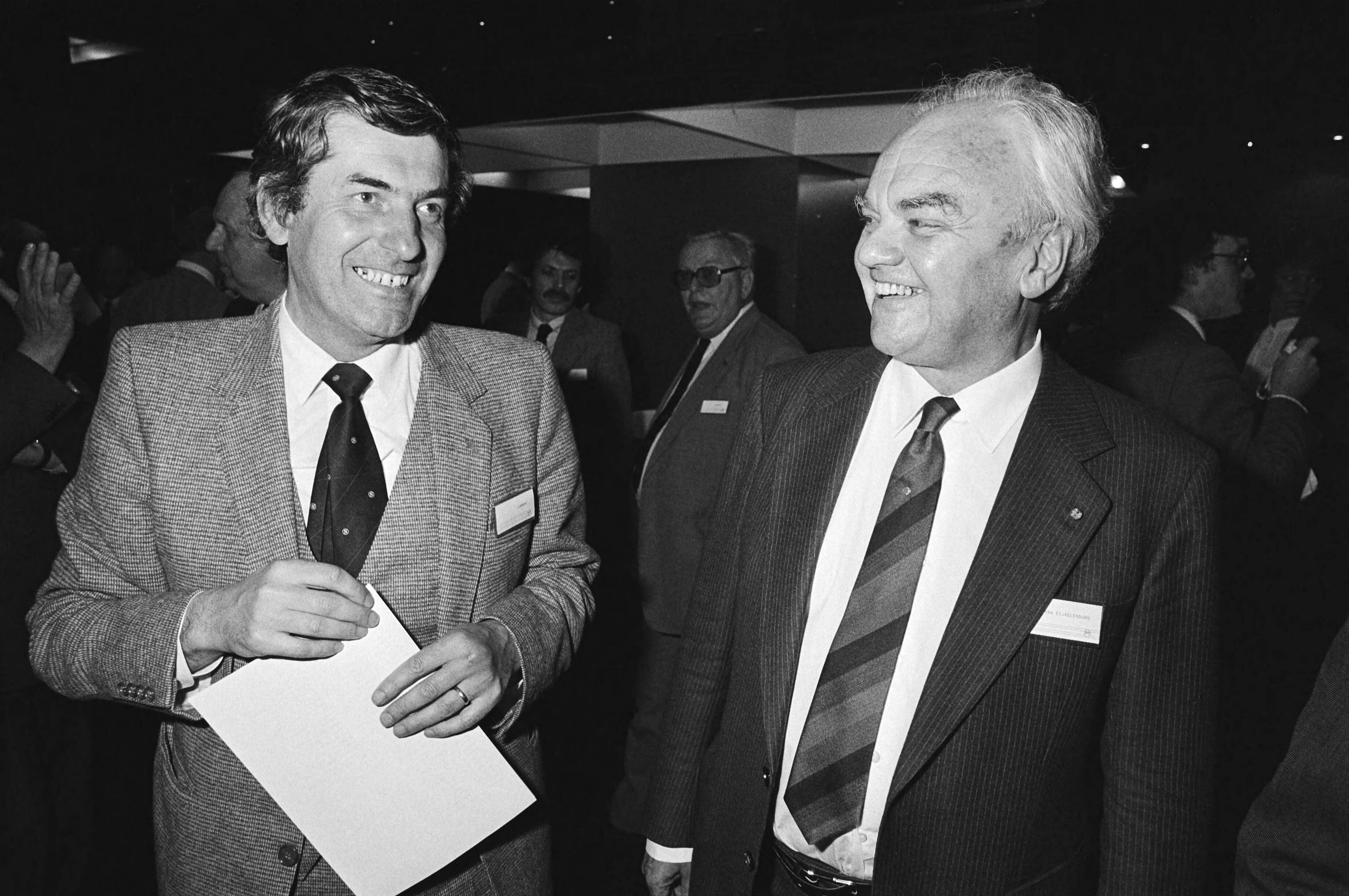 Fotocollectie Anefo — Openbare ledenvergadering Nederlandse Christelijk Werkgeversverbond in Jaarbeurs in Utrecht, Lubbers met D. J. Eijkelenburg — Foto: Antonisse, Marcel / Anefo. Licentie: Set B: Rechtenvrij / Publiek Domein. Bron: Nationaal Archief. http://hdl.handle.net/10648/acfb4262-d0b4-102d-bcf8-003048976d84