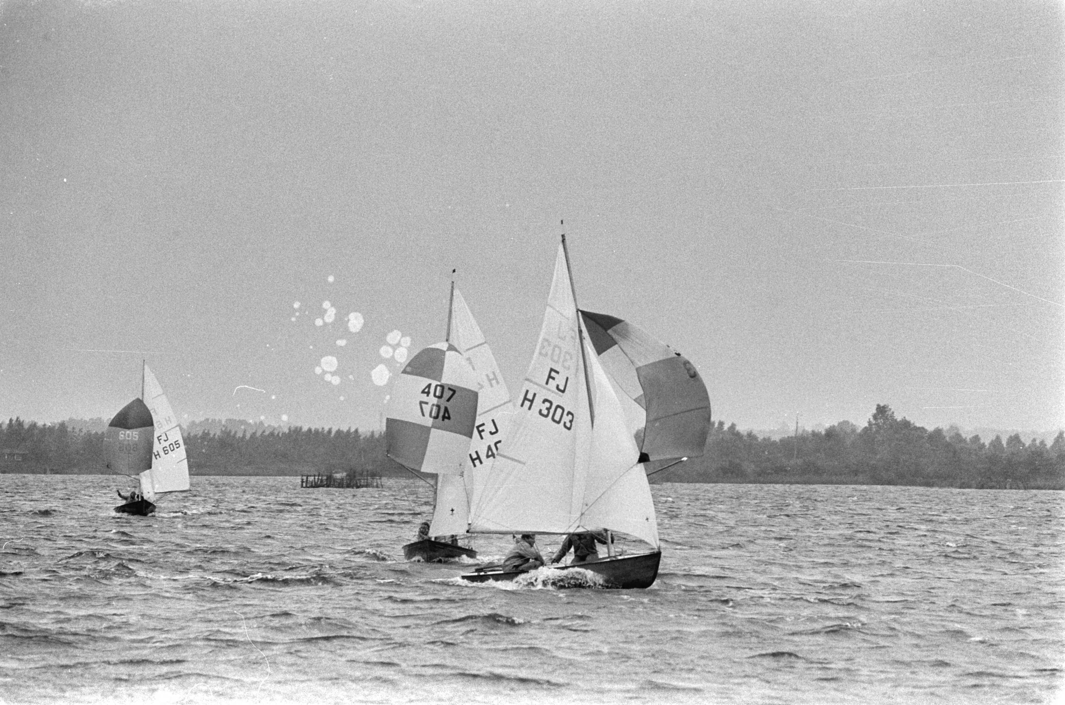 Fotocollectie Anefo — Hollandweek te Loosdrecht, een stern is omgeslagen — Foto: Kroon, Ron / Anefo. Licentie: Set B: Rechtenvrij / Publiek Domein. Bron: Nationaal Archief. http://hdl.handle.net/10648/aaf49acc-d0b4-102d-bcf8-003048976d84