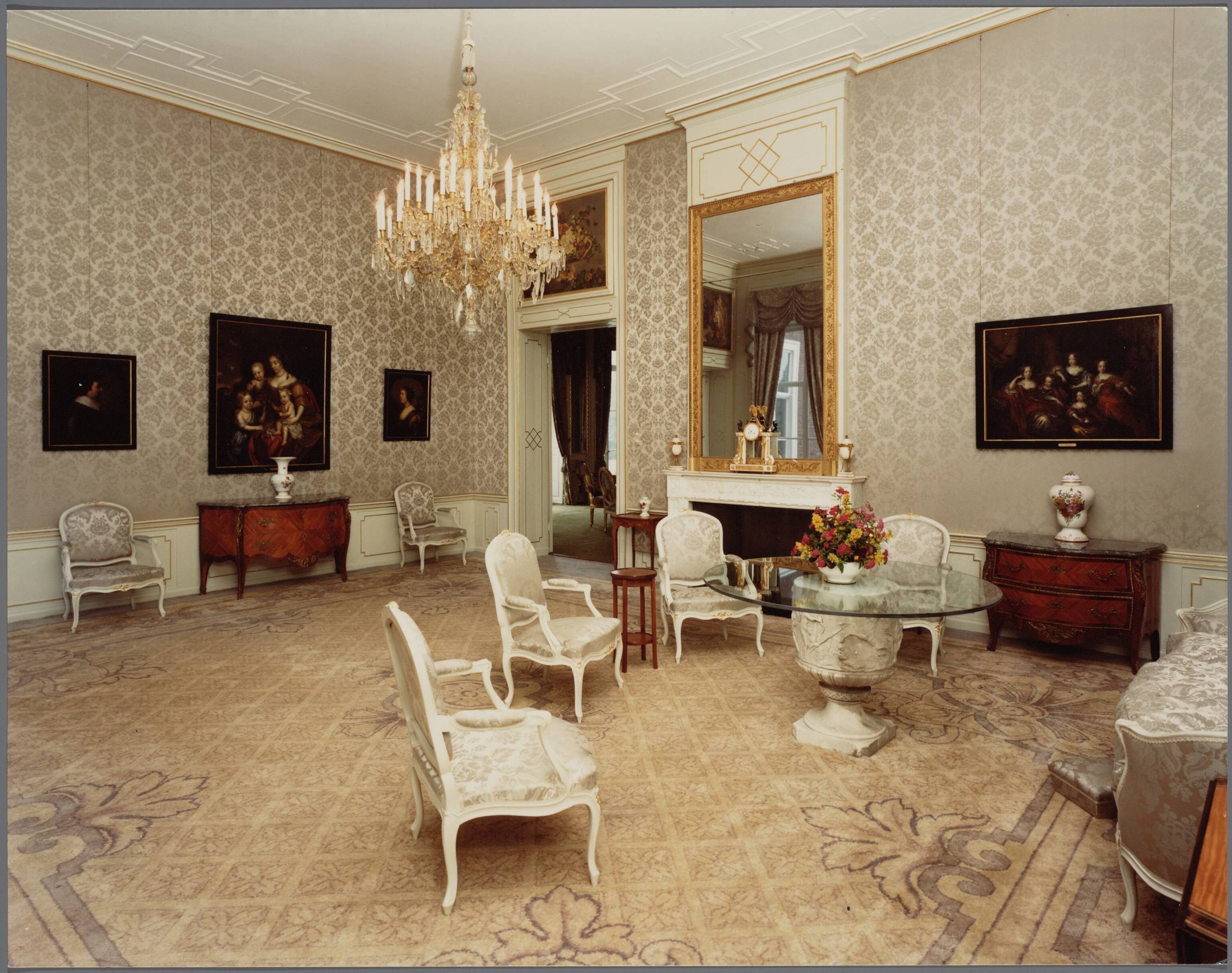 Paleis Huis ten Bosch te Den Haag — Interieur — Foto: Hofmeester, Bart / RVD. Licentie: Set B: Rechtenvrij / Publiek Domein. Bron: Nationaal Archief. http://hdl.handle.net/10648/afa89bf4-d0b4-102d-bcf8-003048976d84