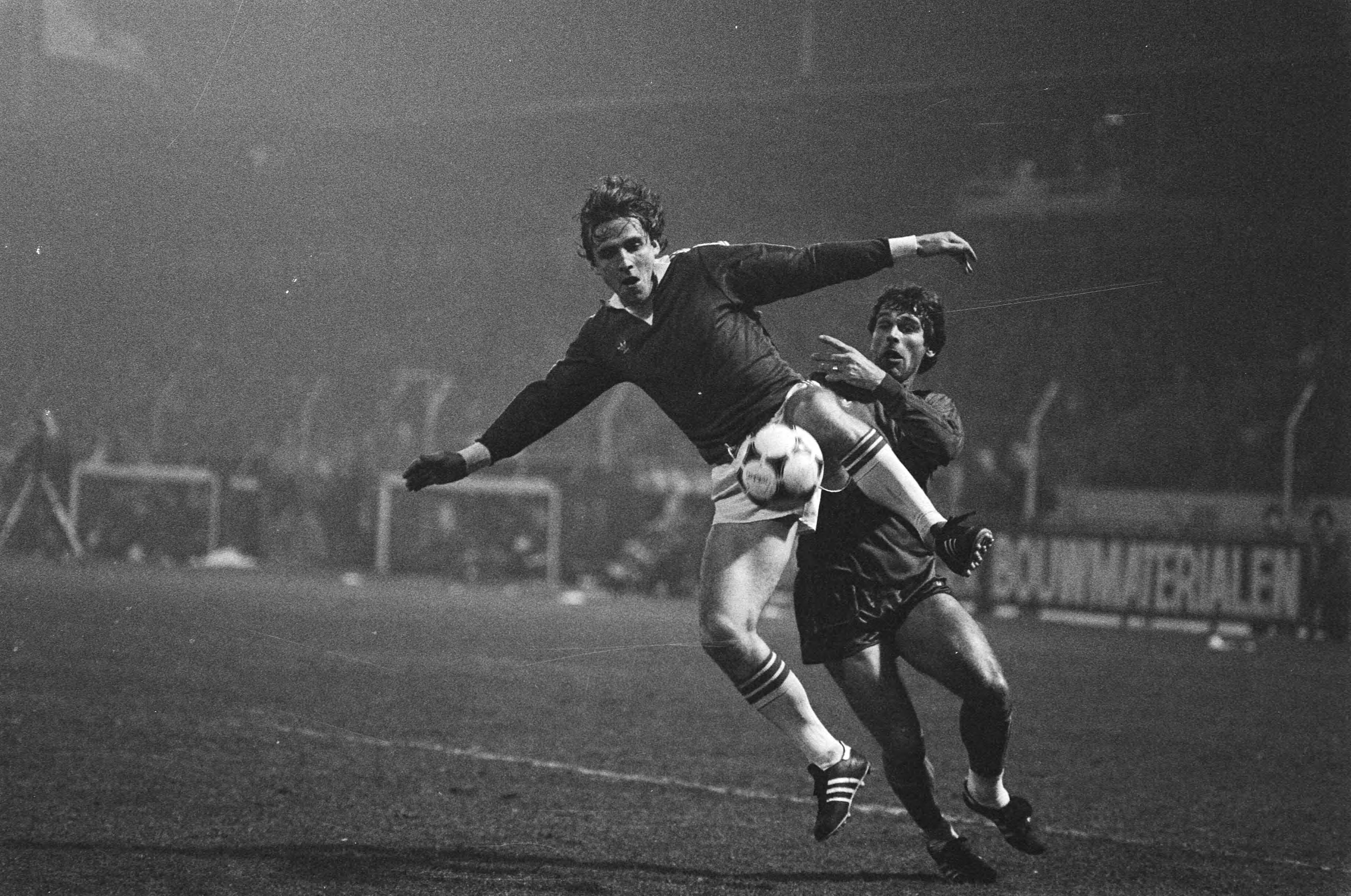Fotocollectie Anefo — Haarlem tegen AZ67, kwartfinale KNVB-beker 1-1, Nijgaard (voorgrond) in duel met Martin Haar — Foto: Dijk, Hans van / Anefo. Licentie: Set B: Rechtenvrij / Publiek Domein. Bron: Nationaal Archief. http://hdl.handle.net/10648/acf5d606-d0b4-102d-bcf8-003048976d84