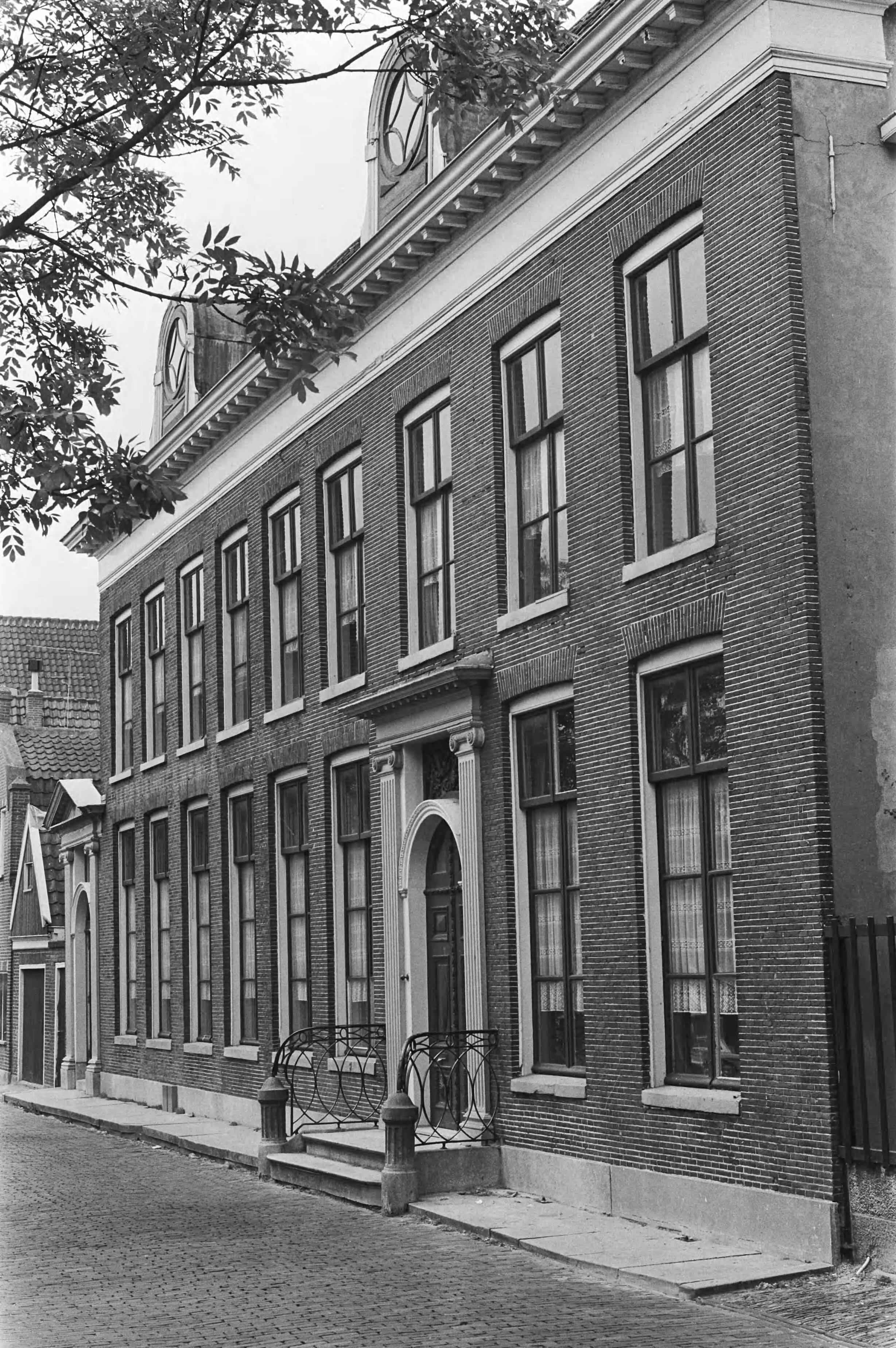 Fotocollectie Anefo — Pand Edam, opdracht Westzijde — Foto: Suyk, Koen / Anefo. Licentie: Set B: Rechtenvrij / Publiek Domein. Bron: Nationaal Archief. http://hdl.handle.net/10648/acb55068-d0b4-102d-bcf8-003048976d84