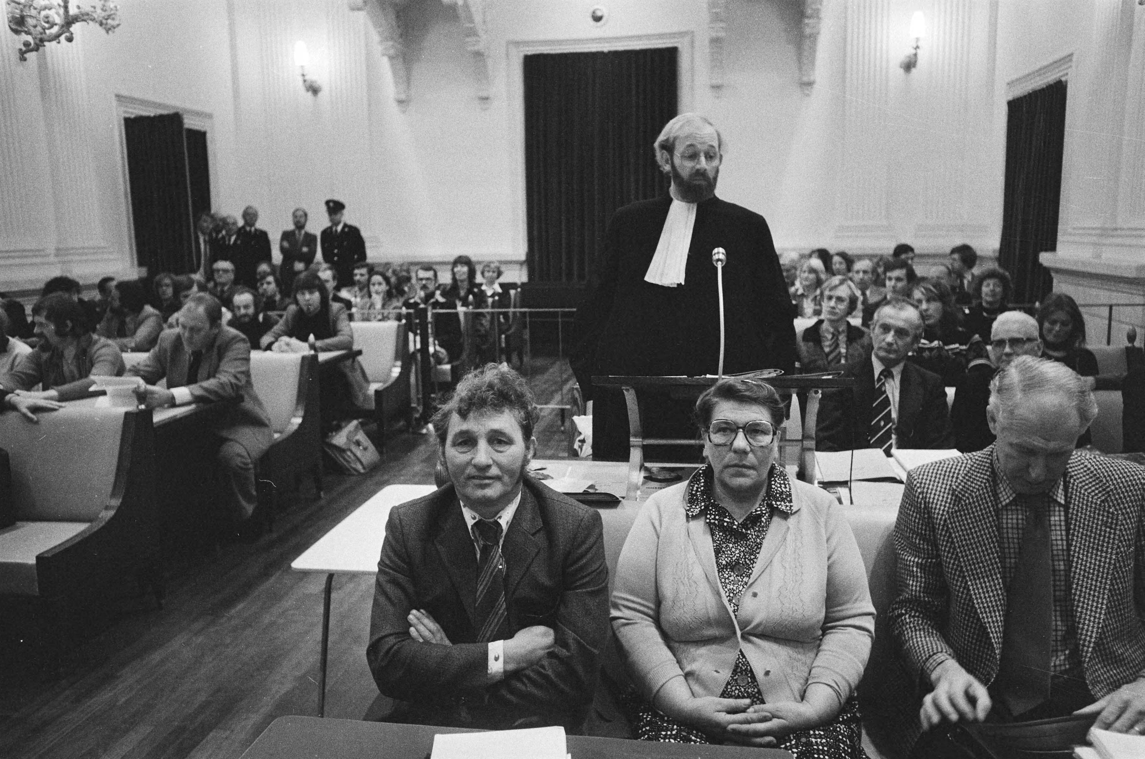 Fotocollectie Anefo — Voortzetting proces in hoger beroep amateurarcheoloog Tjerk Vermaning in Leeuwarden — Foto: Verhoeff, Bert / Anefo. Licentie: Set B: Rechtenvrij / Publiek Domein. Bron: Nationaal Archief. http://hdl.handle.net/10648/acc095a4-d0b4-102d-bcf8-003048976d84