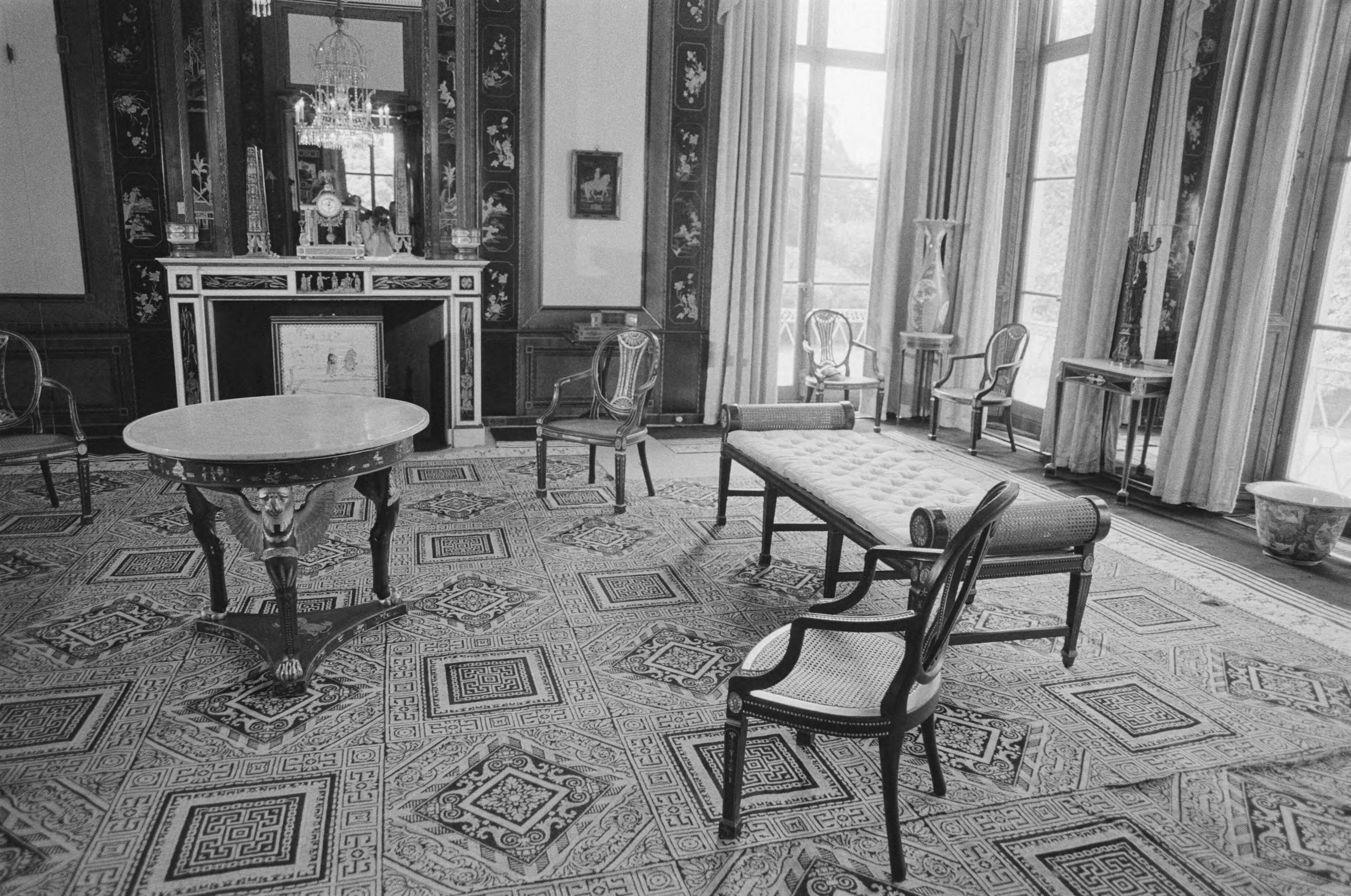 Fotocollectie Anefo — Pers-excursie in Koninklijk Paleis Het Huis ten Bosch in Den Haag waar Beatrix eind van de zomer zal gaan wonen; 11: Japanse kamer — Foto: Antonisse, Marcel / Anefo. Licentie: Set B: Rechtenvrij / Publiek Domein. Bron: Nationaal Archief. http://hdl.handle.net/10648/acfd9ed6-d0b4-102d-bcf8-003048976d84