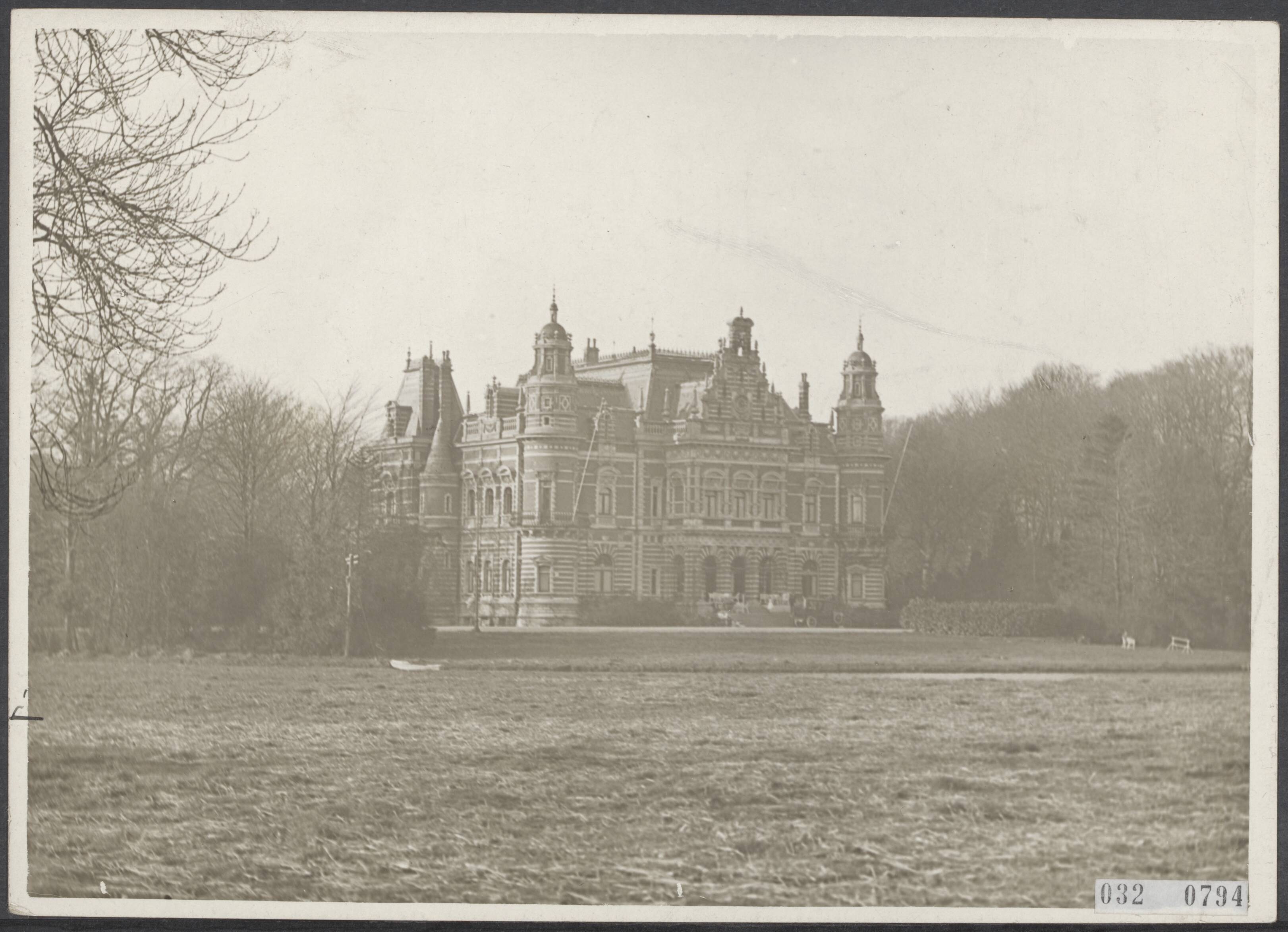 Fotocollectie Elsevier Binnenland — Hotel-restaurant Kasteel Oud-Wassenaar te Wassenaar — Foto: Haagsch Illustratie- en Persbureau. Licentie: Set B: Rechtenvrij / Publiek Domein. Bron: Nationaal Archief. http://hdl.handle.net/10648/ade4dab2-d0b4-102d-bcf8-003048976d84