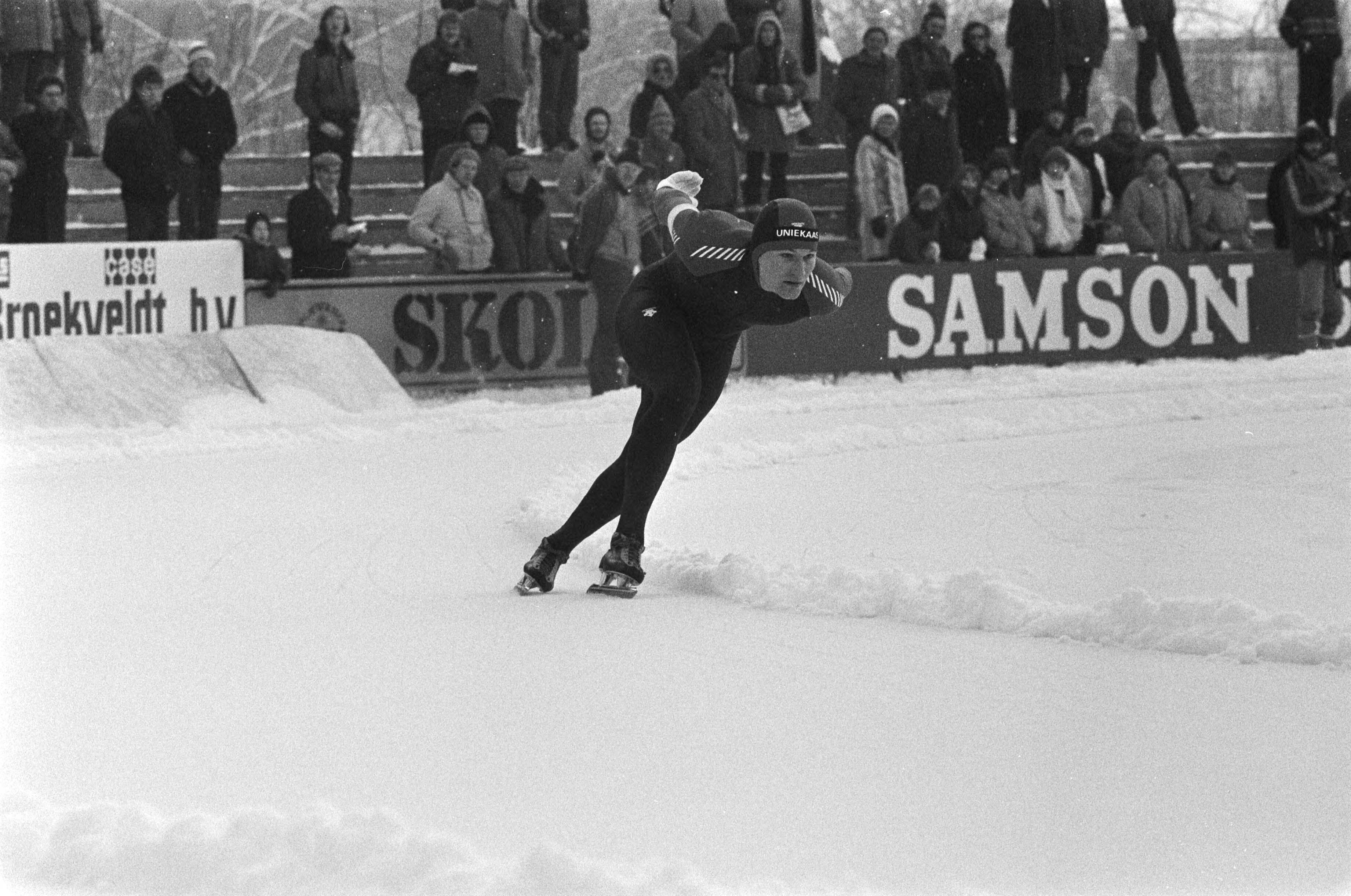 Fotocollectie Anefo — Schaatsinterland Nederland tegen Noorwegen in Groningen. Gert Jacobs in actie. — Foto: Dijk, Hans van / Anefo. Licentie: Set B: Rechtenvrij / Publiek Domein. Bron: Nationaal Archief. http://hdl.handle.net/10648/ad0bda1e-d0b4-102d-bcf8-003048976d84