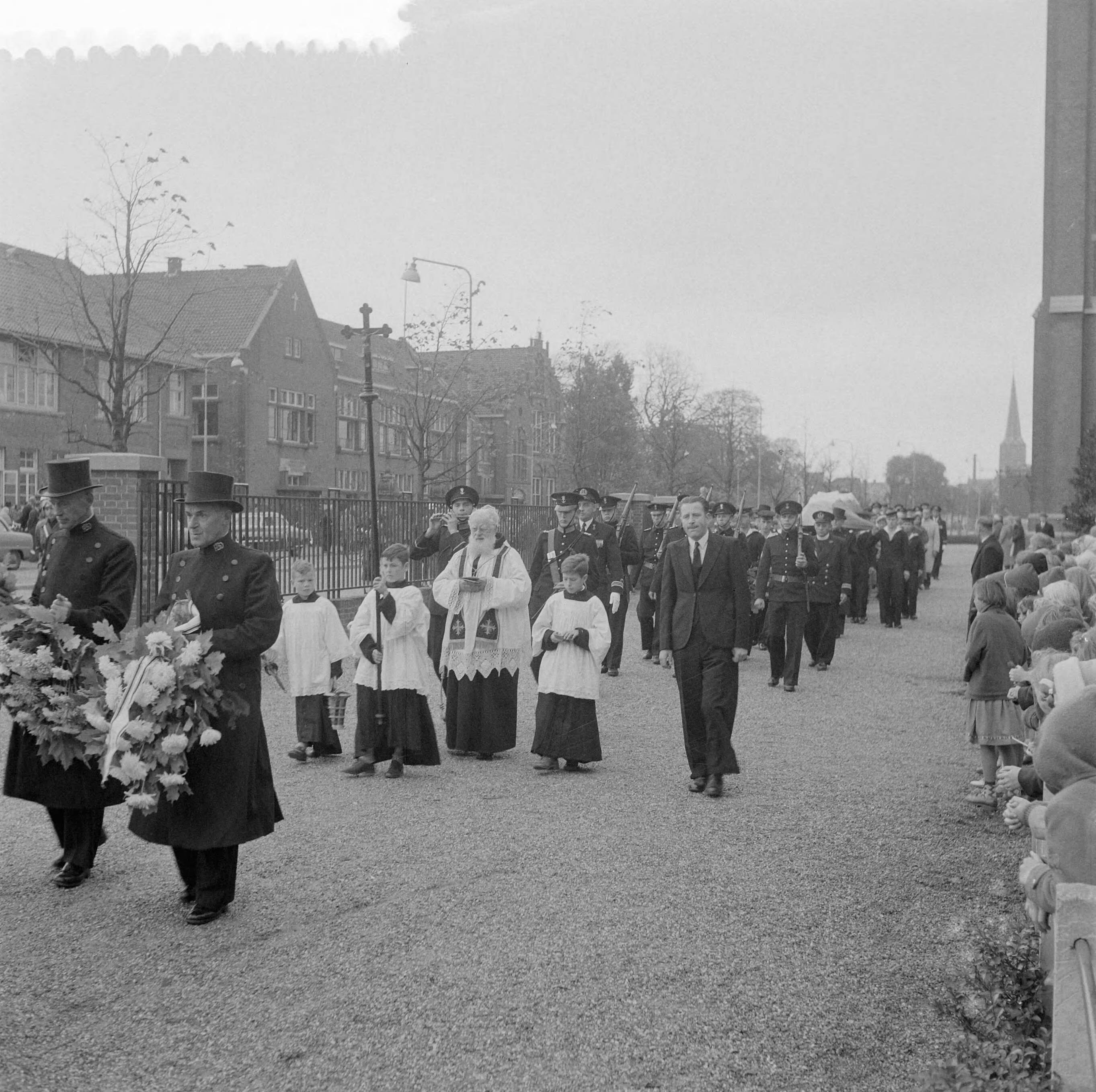 Fotocollectie Anefo — Marvobegrafenis J. O. S. van der Hoeven te Rijswijk — Foto: Rossem, Wim van / Anefo. Licentie: Set B: Rechtenvrij / Publiek Domein. Bron: Nationaal Archief. http://hdl.handle.net/10648/a96b59e8-d0b4-102d-bcf8-003048976d84
