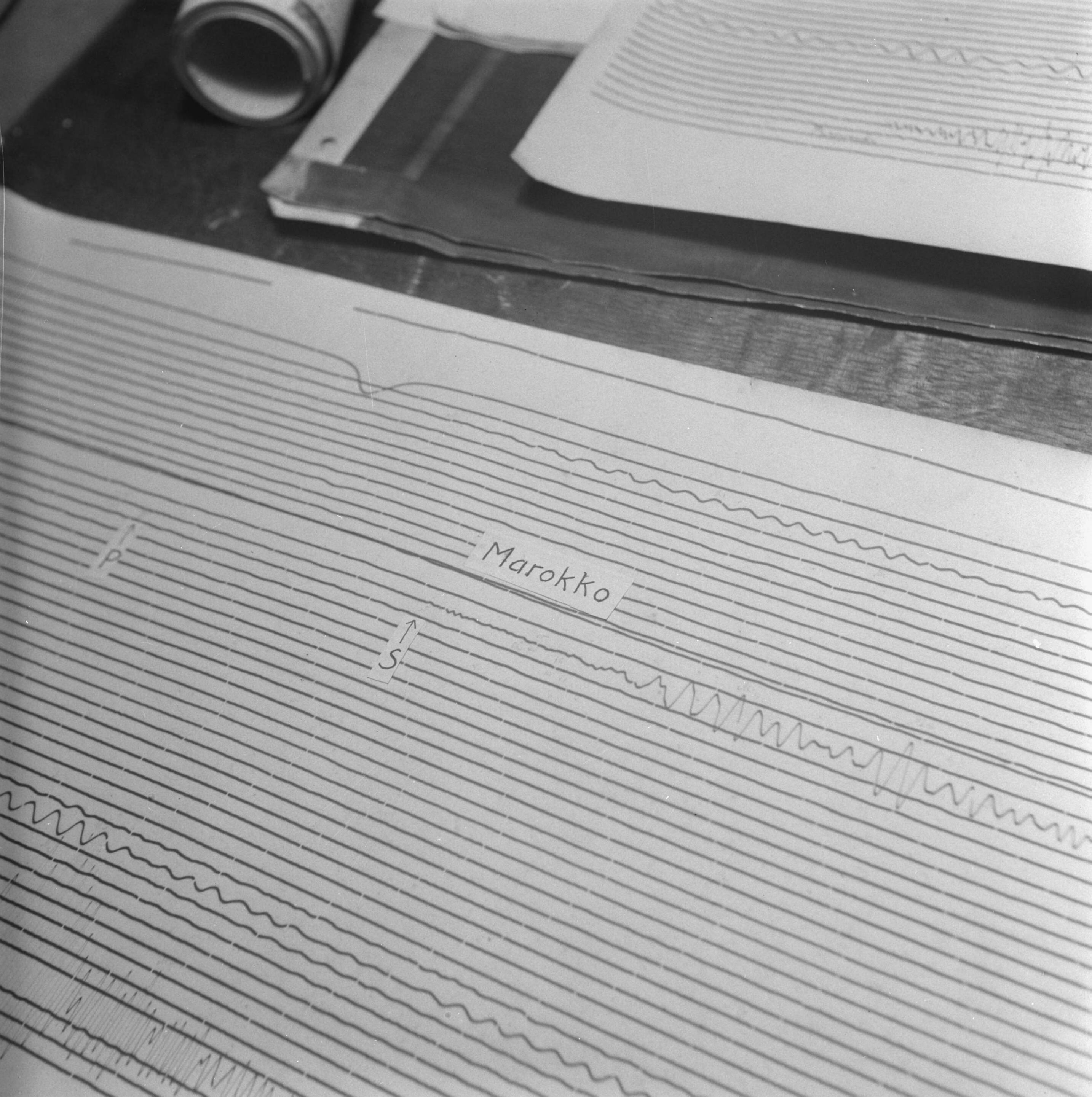 Fotocollectie Anefo — Meteorologisch Instituut te Den Bilt — Foto: Breijer, Charles / Anefo. Licentie: Set B: Rechtenvrij / Publiek Domein. Bron: Nationaal Archief. http://hdl.handle.net/10648/a89b195e-d0b4-102d-bcf8-003048976d84