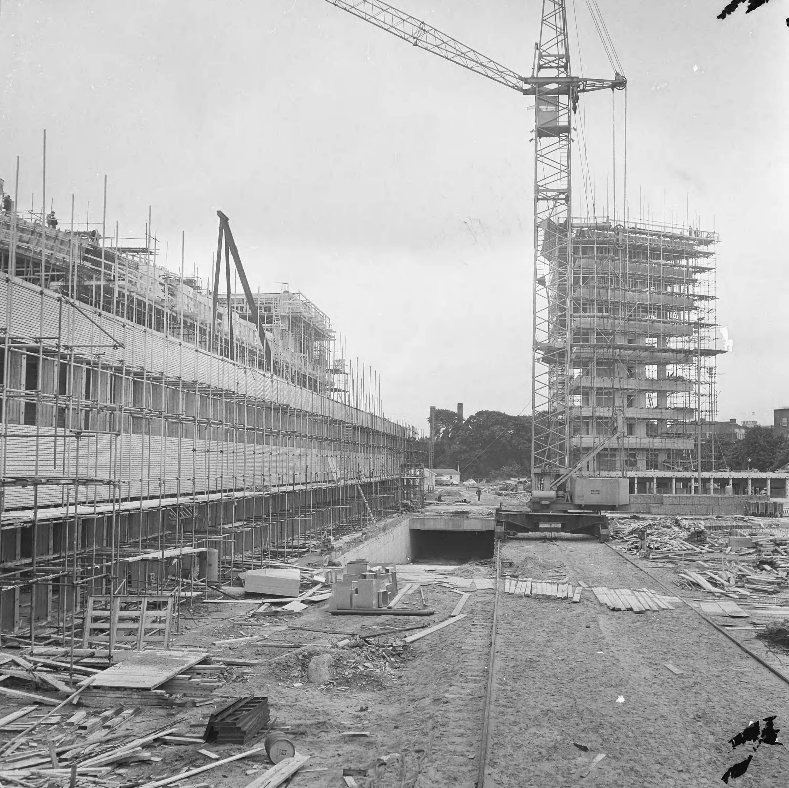 Fotocollectie Anefo — Bouw Nederlands Congrescentrum te Den Haag — Foto: Voets, Jan / Anefo. Licentie: Set B: Rechtenvrij / Publiek Domein. Bron: Nationaal Archief. http://hdl.handle.net/10648/aaf0b57e-d0b4-102d-bcf8-003048976d84