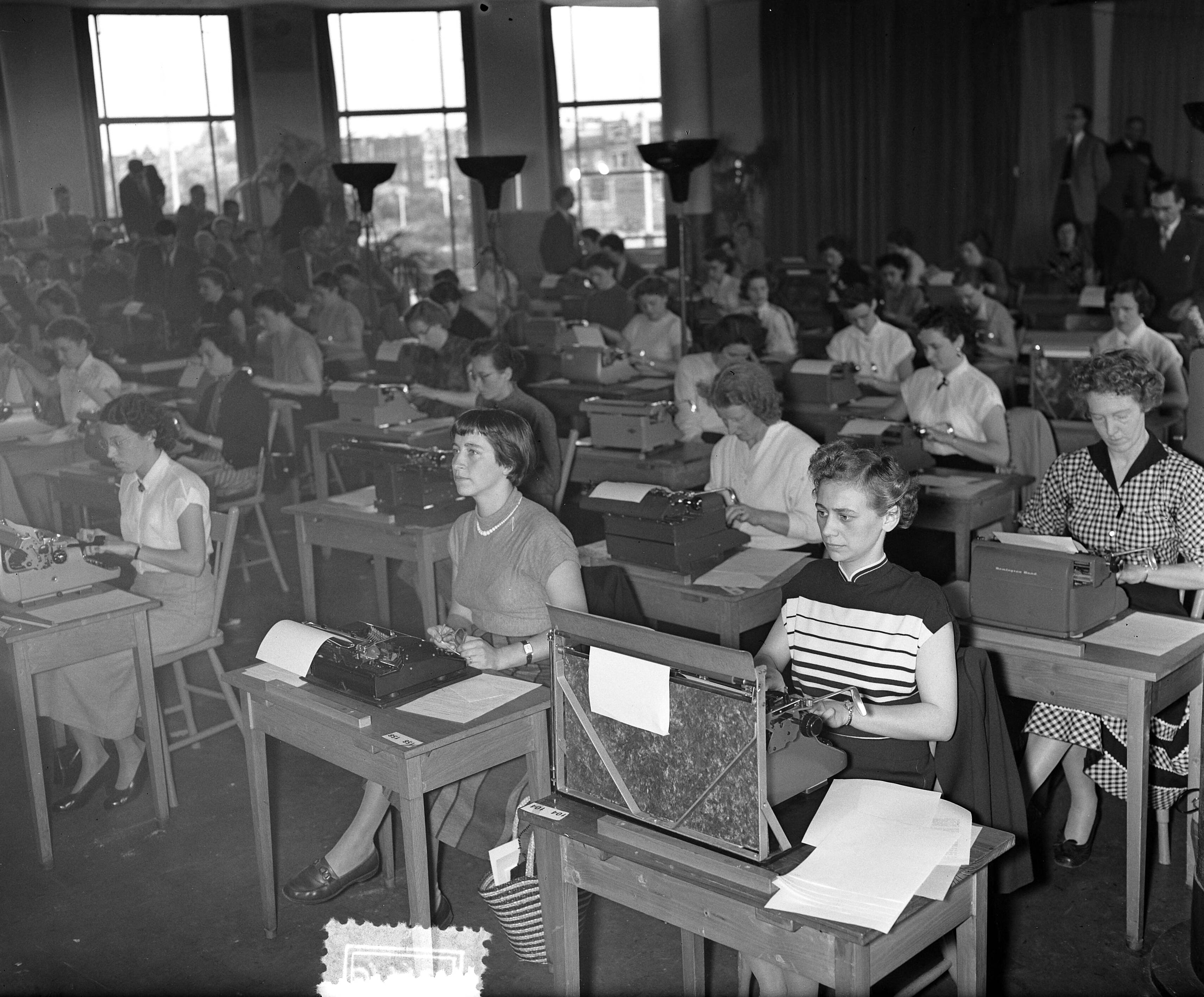 Fotocollectie Anefo — Nationale kampioenschap typen in Den Haag — Foto: Rossem, Wim van / Anefo. Licentie: Set B: Rechtenvrij / Publiek Domein. Bron: Nationaal Archief. http://hdl.handle.net/10648/a92a2252-d0b4-102d-bcf8-003048976d84