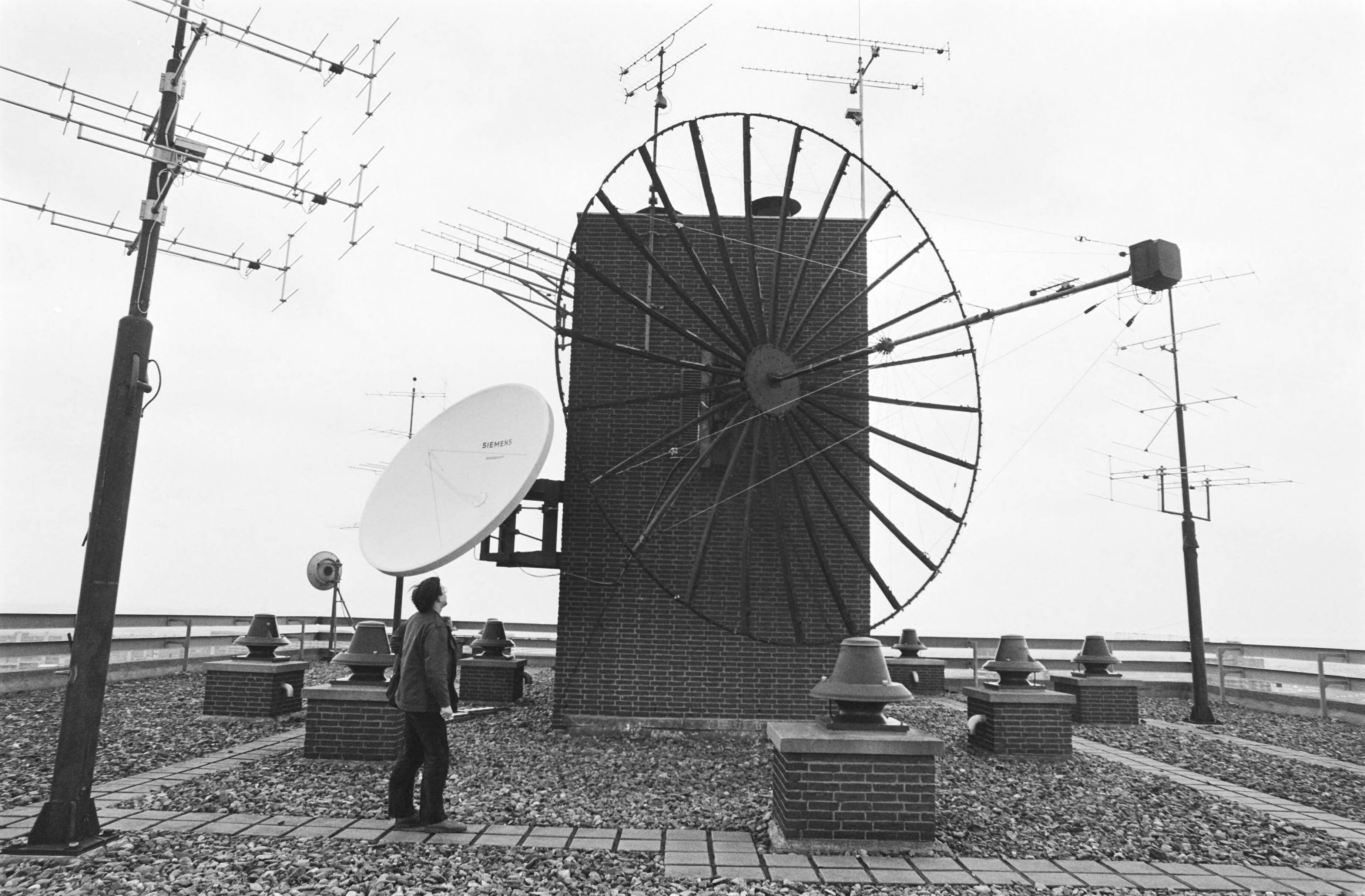 Fotocollectie Anefo — Siemens Nederland heeft kabelsysteem ontwikkeld waarmee 30 kanalen door een kabel kunnen doorgestuurd in Zoetermeer — Foto: Dijk, Hans van / Anefo. Licentie: Set B: Rechtenvrij / Publiek Domein. Bron: Nationaal Archief. http://hdl.handle.net/10648/acf77f4c-d0b4-102d-bcf8-003048976d84