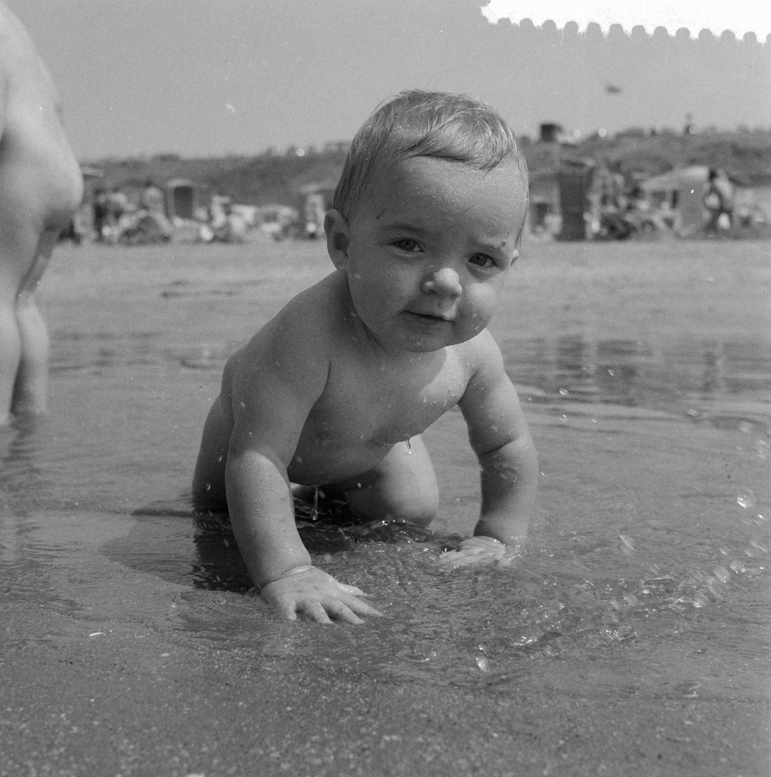 Fotocollectie Anefo — Strandleven te Zandvoort — Foto: Noske, J.D. / Anefo. Licentie: Set B: Rechtenvrij / Publiek Domein. Bron: Nationaal Archief. http://hdl.handle.net/10648/a9665e16-d0b4-102d-bcf8-003048976d84