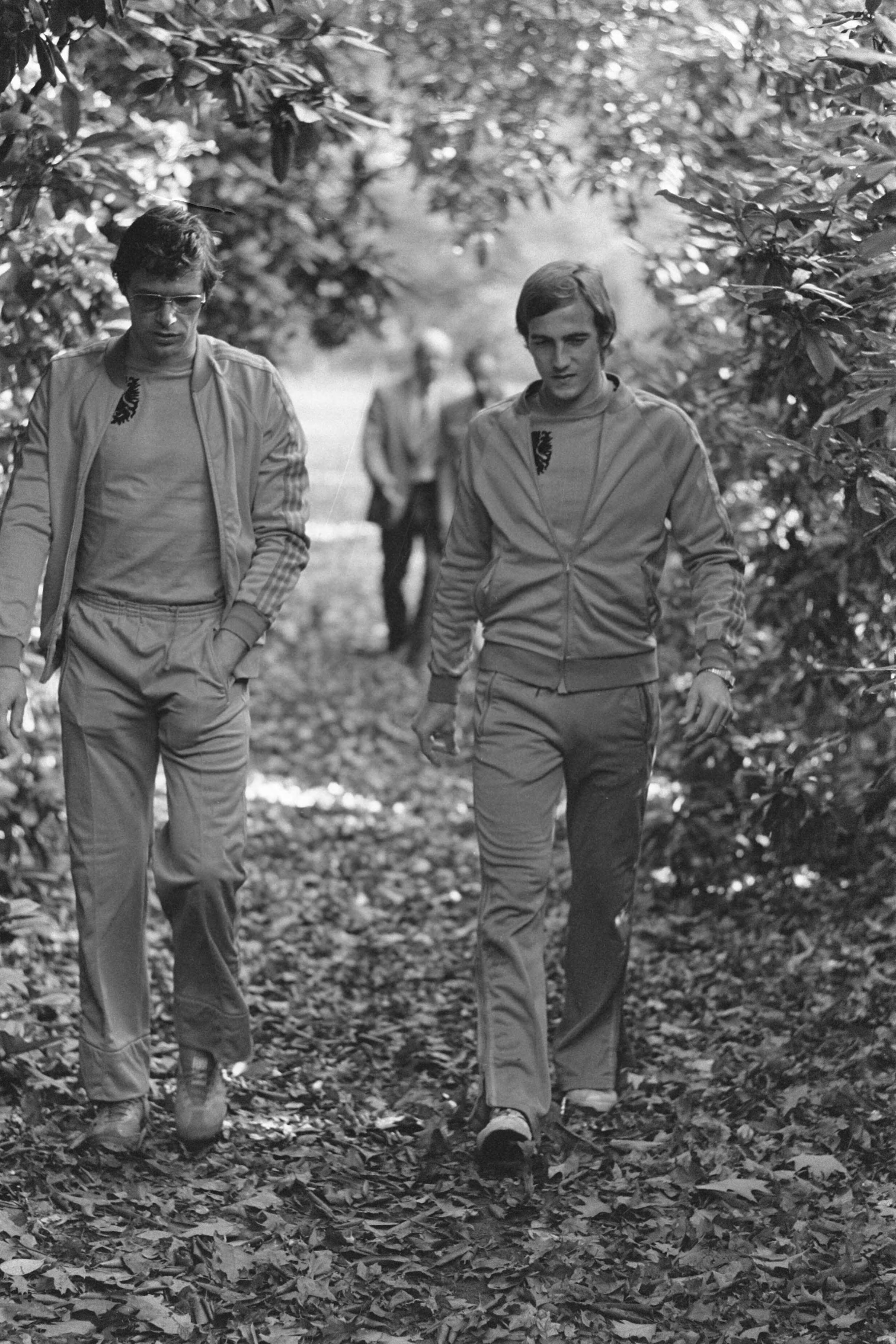 Fotocollectie Anefo — Selectie Nederlands elftal in Zeist bijeen; Jongbloed (l) en Neeskens — Foto: Suyk, Koen / Anefo. Licentie: Set B: Rechtenvrij / Publiek Domein. Bron: Nationaal Archief. http://hdl.handle.net/10648/aca508b6-d0b4-102d-bcf8-003048976d84