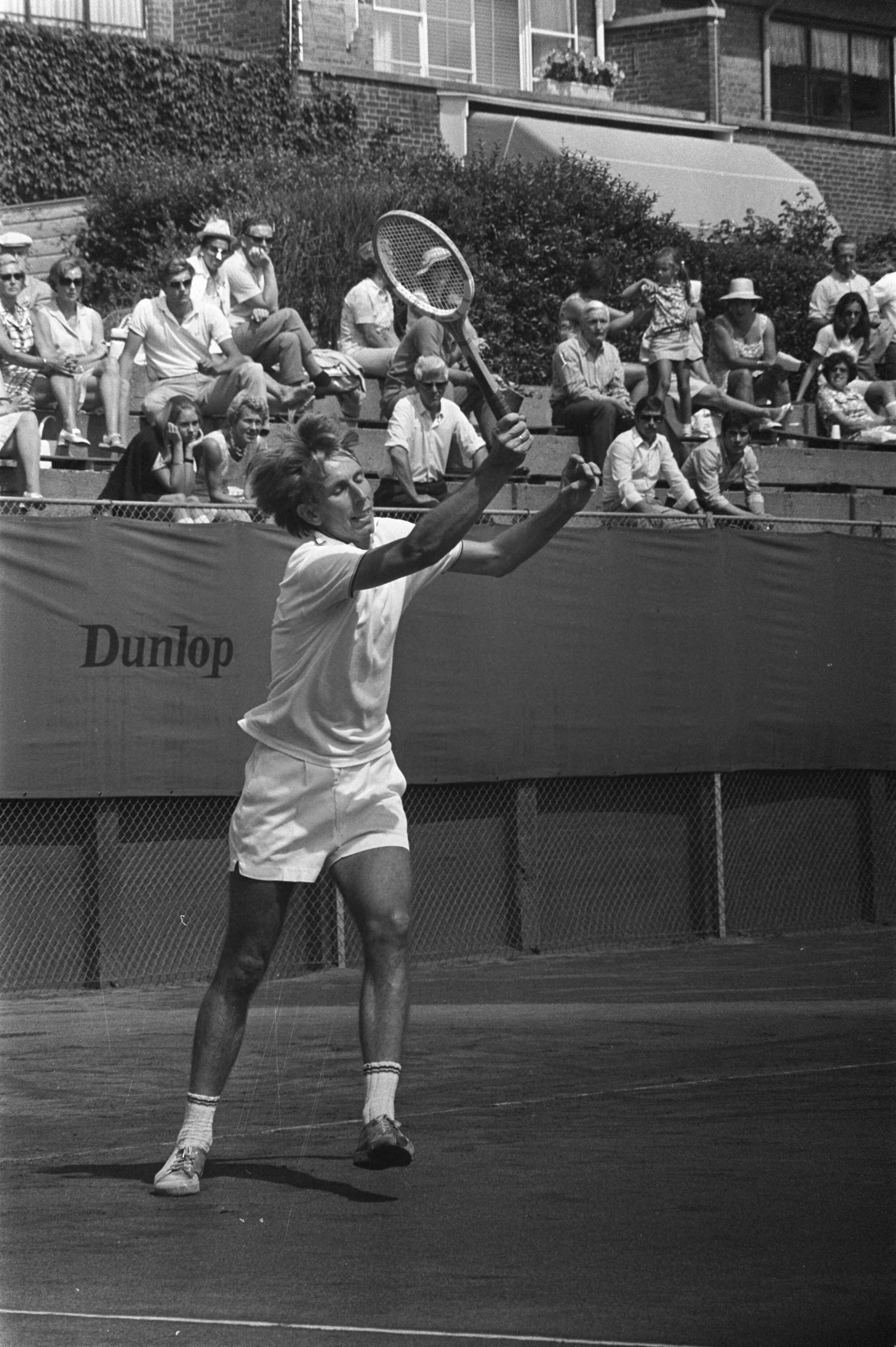 Fotocollectie Anefo — Nationale tenniskampioenschappen, Scheveningen; Schneider in aktie — Foto: Mieremet, Rob / Anefo. Licentie: Set B: Rechtenvrij / Publiek Domein. Bron: Nationaal Archief. http://hdl.handle.net/10648/ab9f86bc-d0b4-102d-bcf8-003048976d84