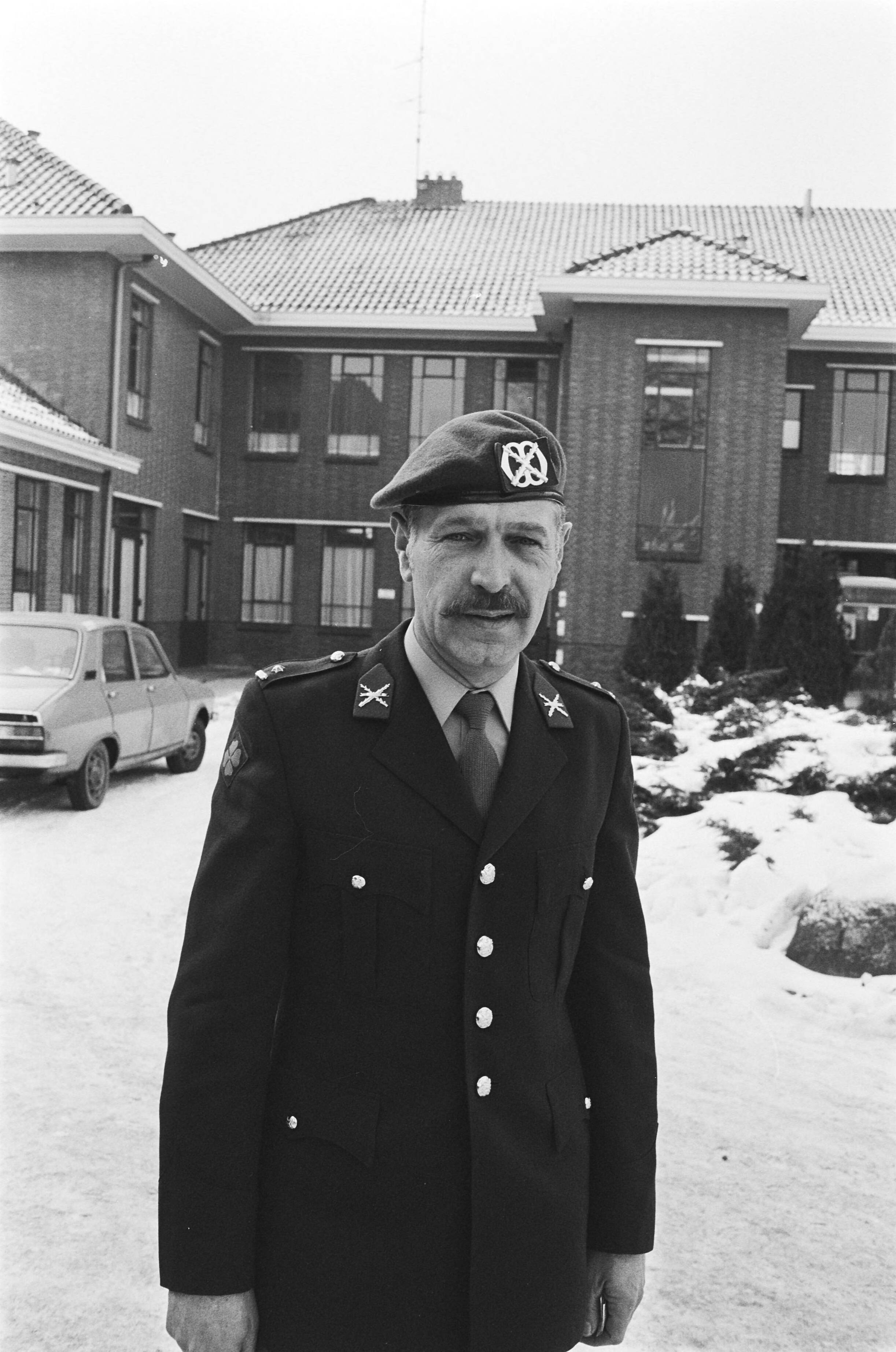 Fotocollectie Anefo — Alpha-compagnie 44e pantserinfantier bataljon in Adolf van Nassaukazerne te Zuidlaren i.v.m. eventuele uitzending naar Libanon in VN-verband; — Foto: Bogaerts, Rob / Anefo. Licentie: Set B: Rechtenvrij / Publiek Domein. Bron: Nationaal Archief. http://hdl.handle.net/10648/acc2bbb8-d0b4-102d-bcf8-003048976d84