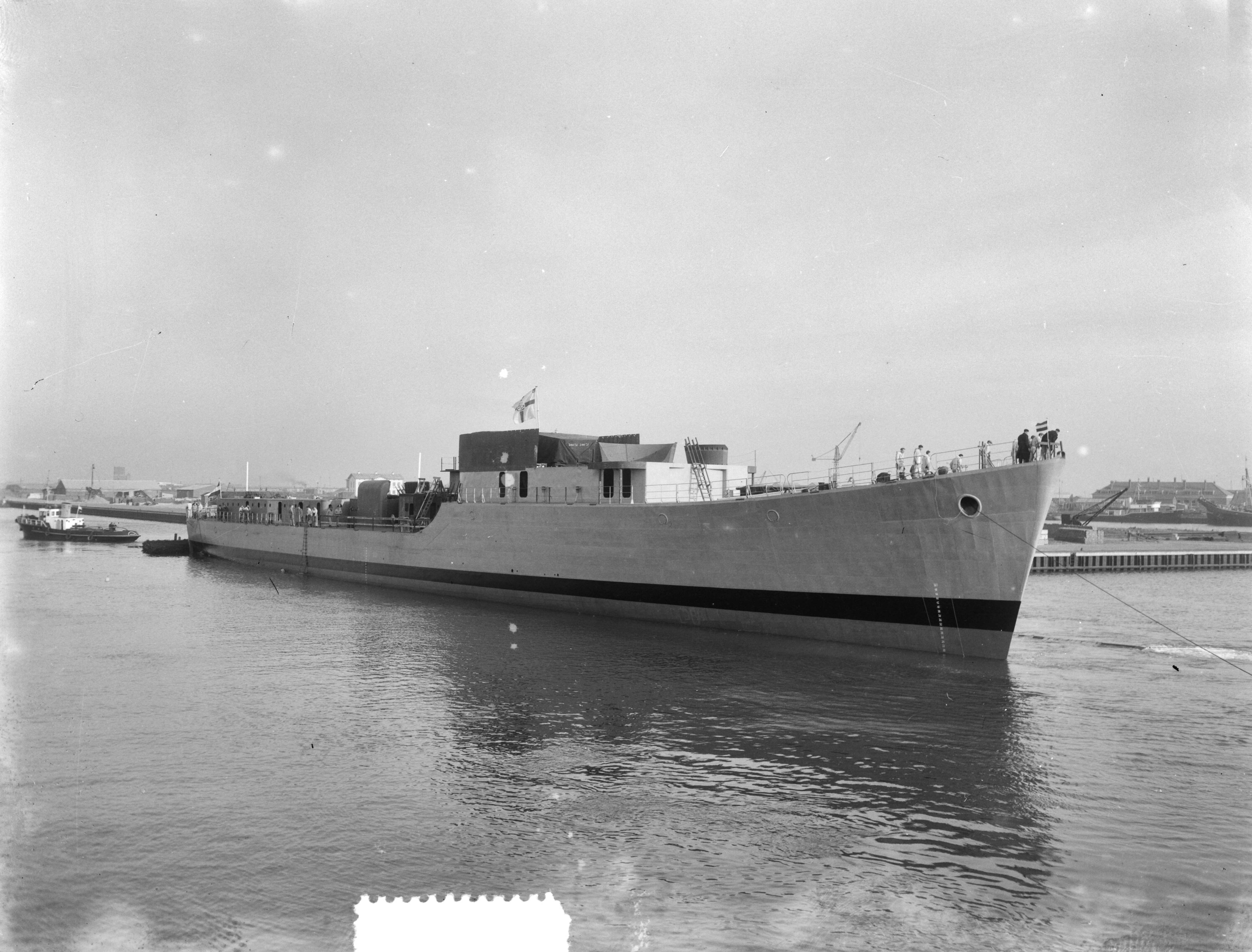 Tewaterlating onderzeebootjager Hr. Ms. "Noord Brabant" bij De Schelde te Vlissingen — Foto: Duinen, G.W. van / Anefo. — Licentie: Set B: Rechtenvrij / Publiek Domein. Bron: Nationaal Archief. http://hdl.handle.net/10648/a9185522-d0b4-102d-bcf8-003048976d84