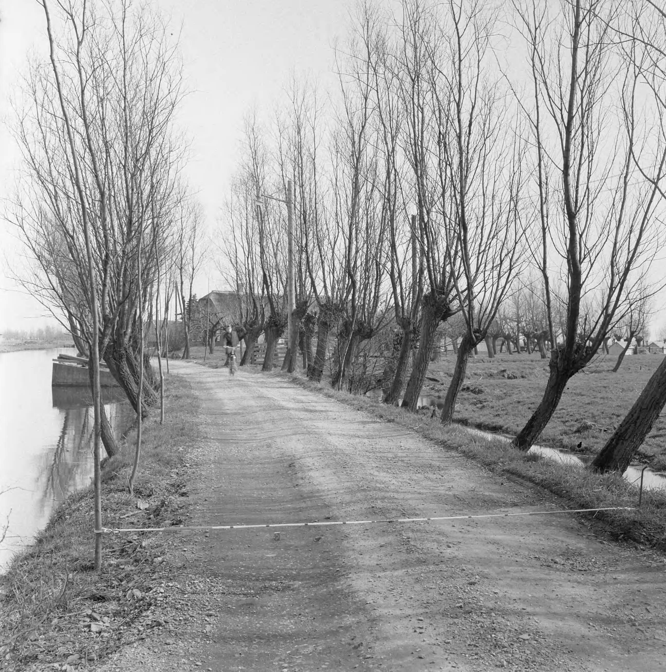 Fotocollectie Nederlandse Heidemaatschappij — Reyerkopperbuurtweg in de gem. Vleuten-De Meern — Foto: Wüllschleger, [...] / Heidemij. Licentie: Set B: Rechtenvrij / Publiek Domein. Bron: Nationaal Archief. http://hdl.handle.net/10648/ae714b46-d0b4-102d-bcf8-003048976d84
