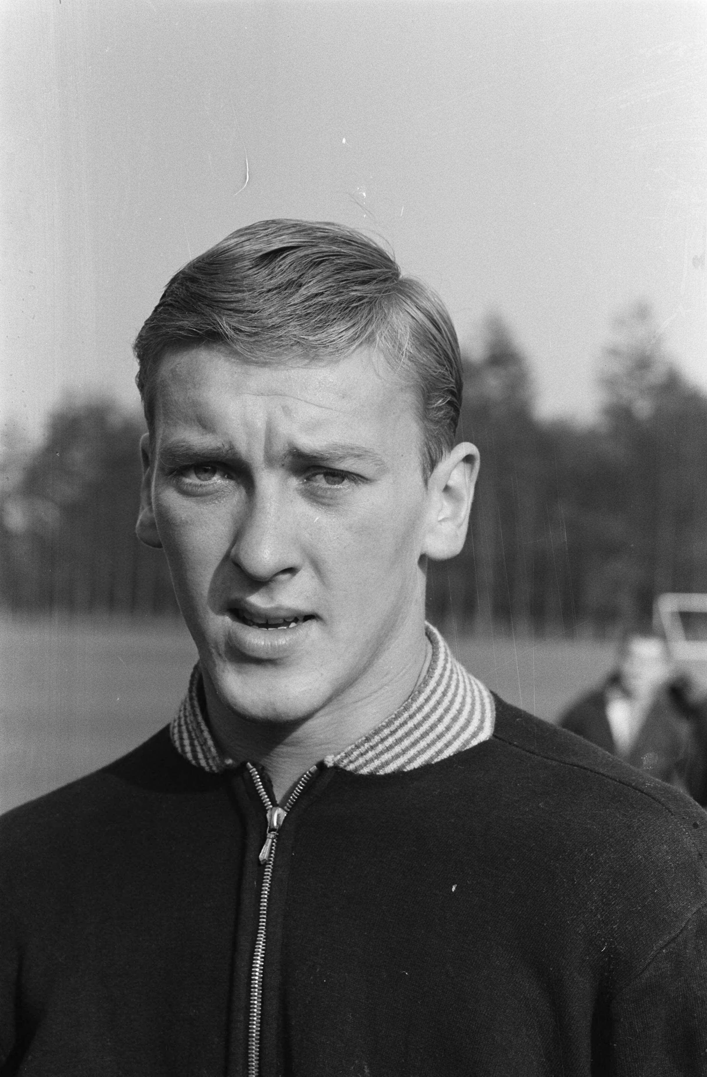 Fotocollectie Anefo — Het Nederlands elftal tegen België. Doelman Pim Doesburg (Sparta) — Foto: Pot, Harry / Anefo. Licentie: Set B: Rechtenvrij / Publiek Domein. Bron: Nationaal Archief. http://hdl.handle.net/10648/aa1aeab6-d0b4-102d-bcf8-003048976d84