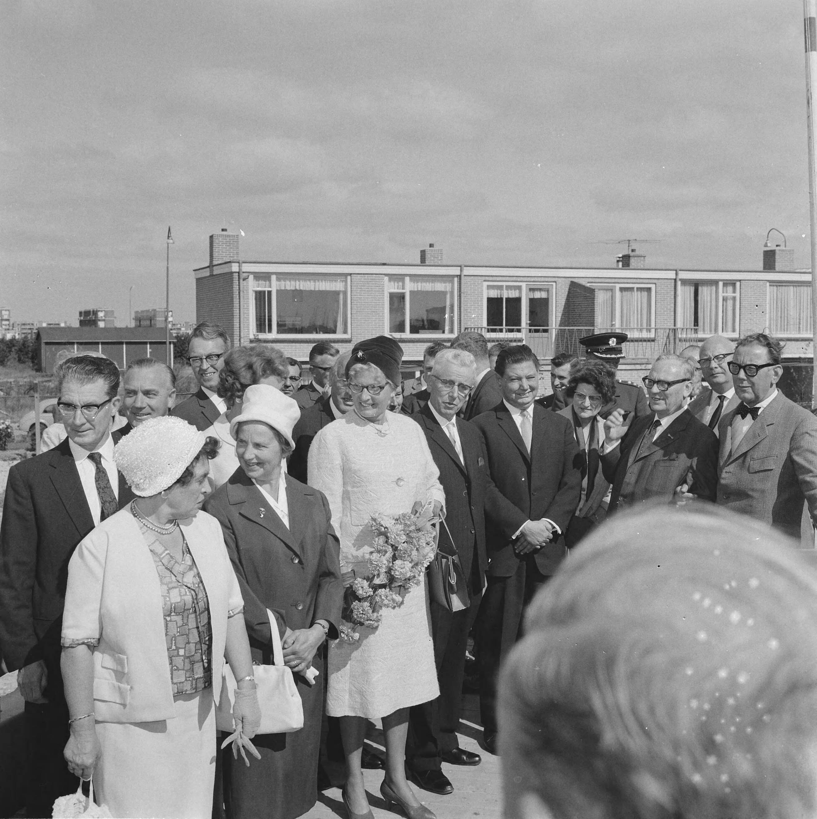 Fotocollectie Anefo — Tewaterlating "Thea Danielsen" (opdracht Zaanlandsche Scheepsbouw Maatschappij) — Foto: Koch, Eric / Anefo. Licentie: Set B: Rechtenvrij / Publiek Domein. Bron: Nationaal Archief. http://hdl.handle.net/10648/aa15c78e-d0b4-102d-bcf8-003048976d84