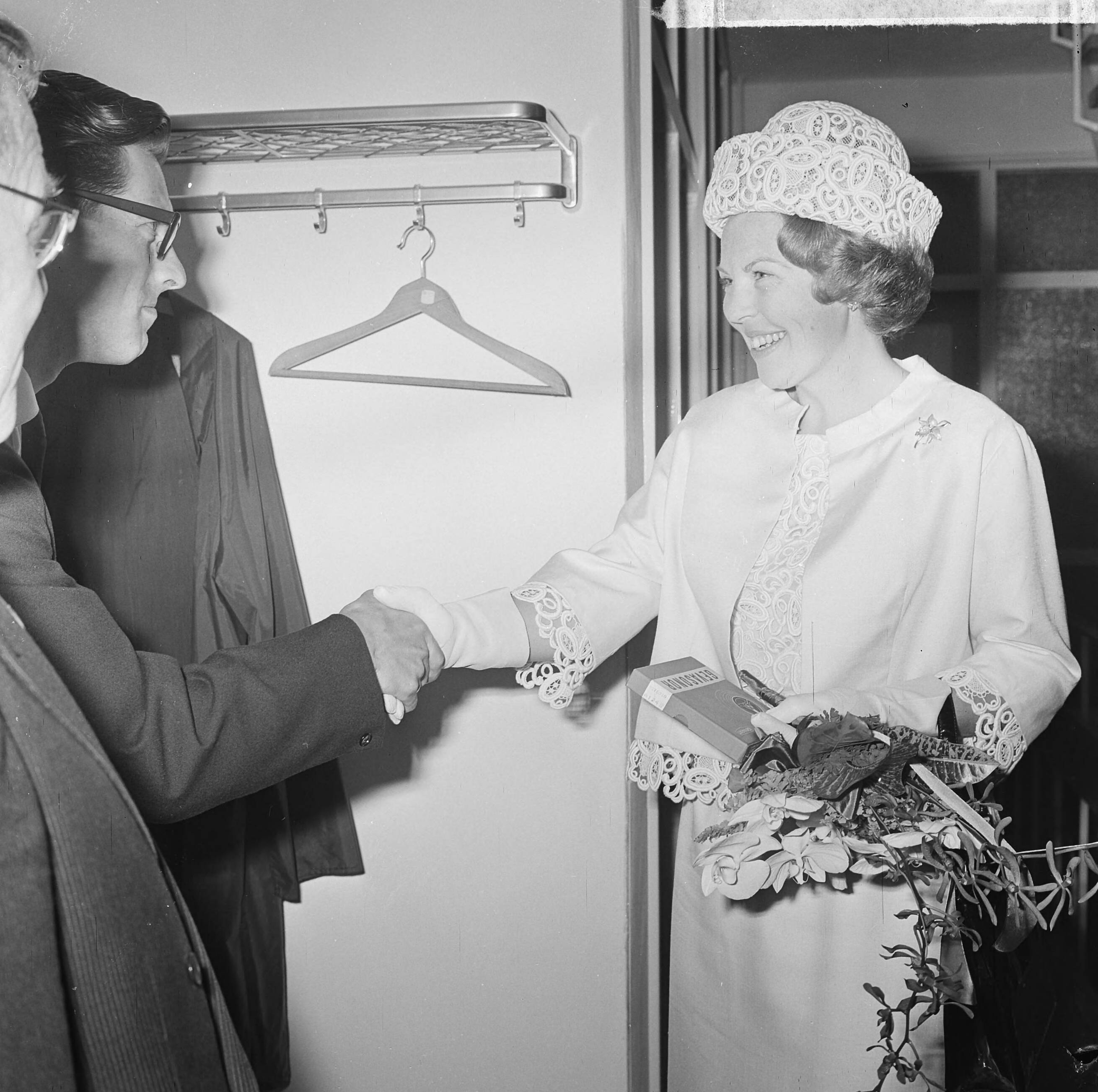 Fotocollectie Anefo — Prinses Beatrix opende blindenbibliotheek in Den Haag — Foto: Koch, Eric / Anefo. Licentie: Set B: Rechtenvrij / Publiek Domein. Bron: Nationaal Archief. http://hdl.handle.net/10648/aa6ad62a-d0b4-102d-bcf8-003048976d84