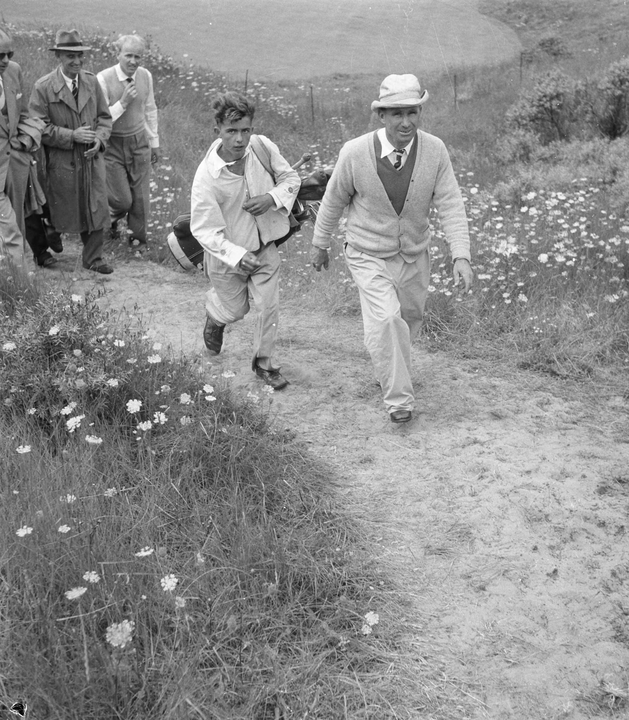 Fotocollectie Anefo — Internationale open Golfkampioenschap op de baan van de Kennemer golfclub te Zandvoort — Foto: Noske, J.D. / Anefo. Licentie: Set B: Rechtenvrij / Publiek Domein. Bron: Nationaal Archief. http://hdl.handle.net/10648/a8ee2950-d0b4-102d-bcf8-003048976d84
