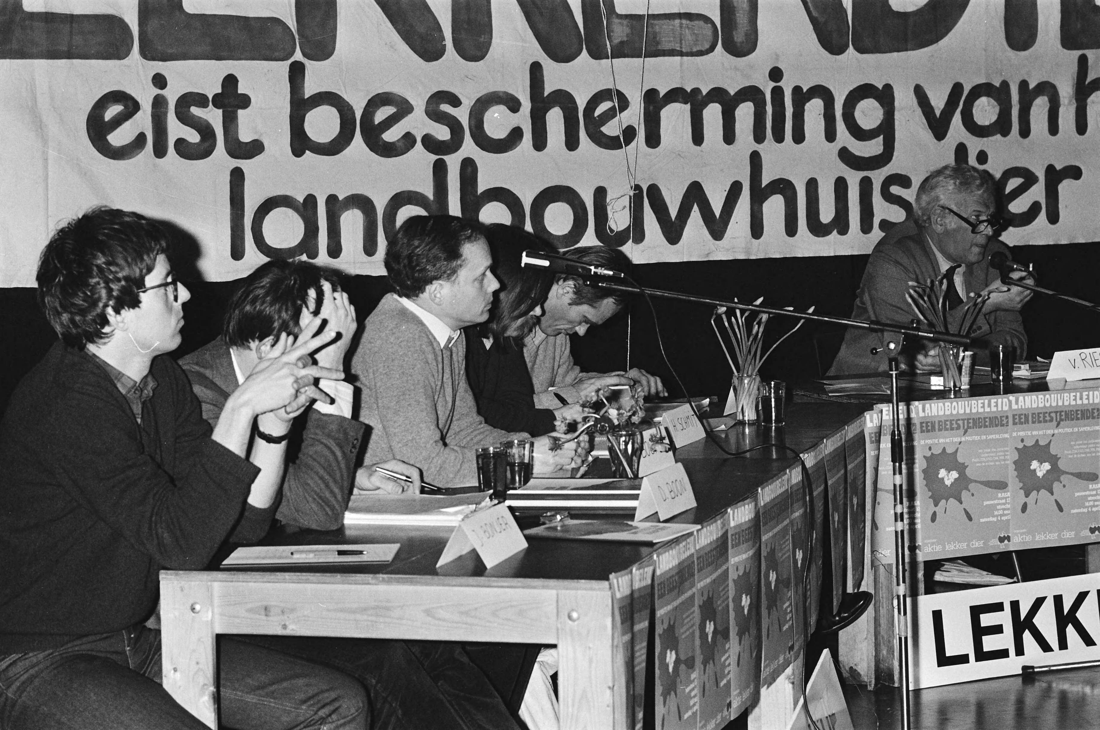 Fotocollectie Anefo — Opdracht Lekker dier , forumdiscussie door actiegroep Lekker dier politici ondervraagd door publicisten over landbouwhuisdieren — Foto: Croes, Rob C. / Anefo. Licentie: Set B: Rechtenvrij / Publiek Domein. Bron: Nationaal Archief. http://hdl.handle.net/10648/acf8d748-d0b4-102d-bcf8-003048976d84