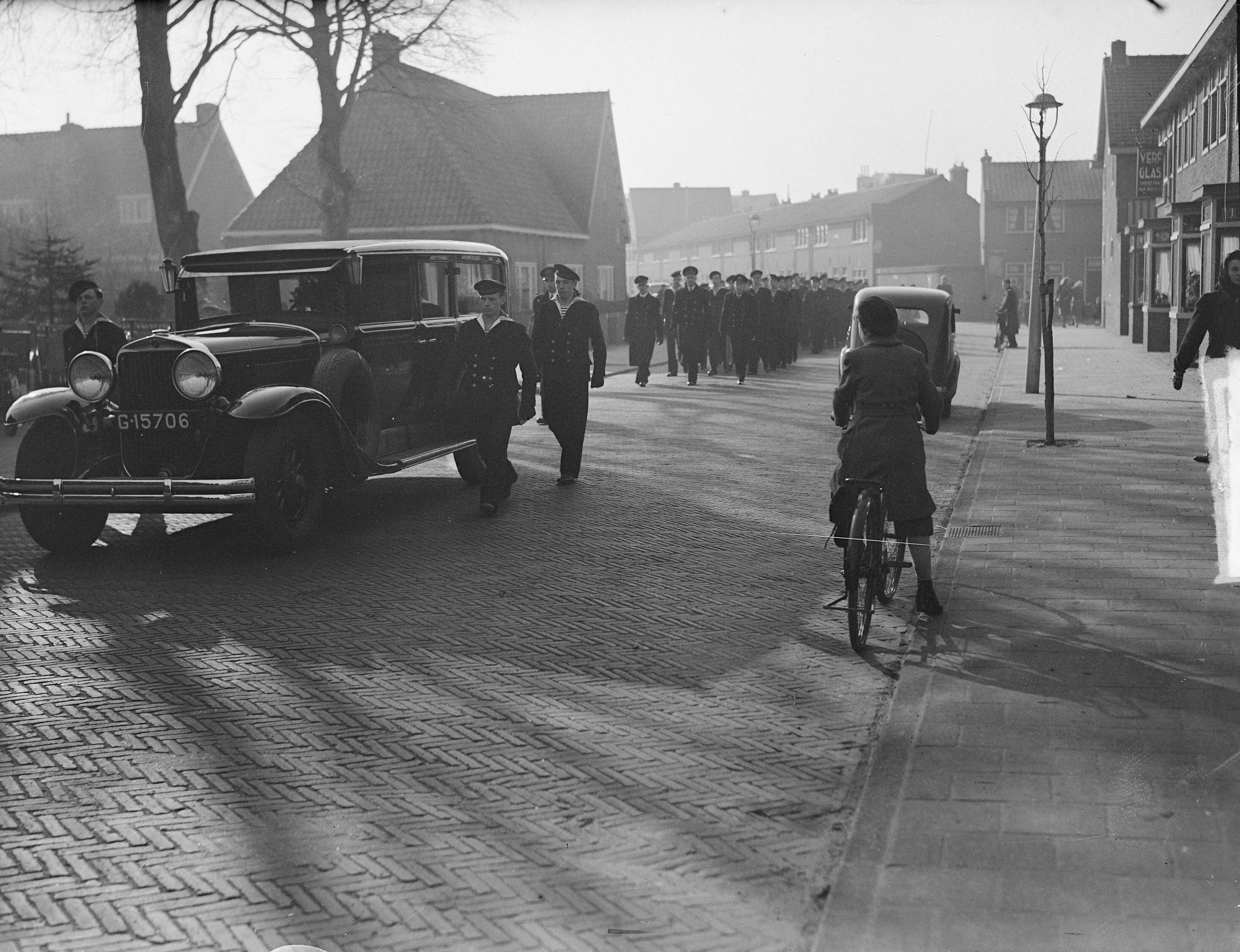 Fotocollectie Anefo — Begrafenis Haarlem. P. J. J. Gartelaars. Marvo — Foto: Averink, […] / Anefo. Licentie: Set B: Rechtenvrij / Publiek Domein. Bron: Nationaal Archief. http://hdl.handle.net/10648/a8c35ba8-d0b4-102d-bcf8-003048976d84